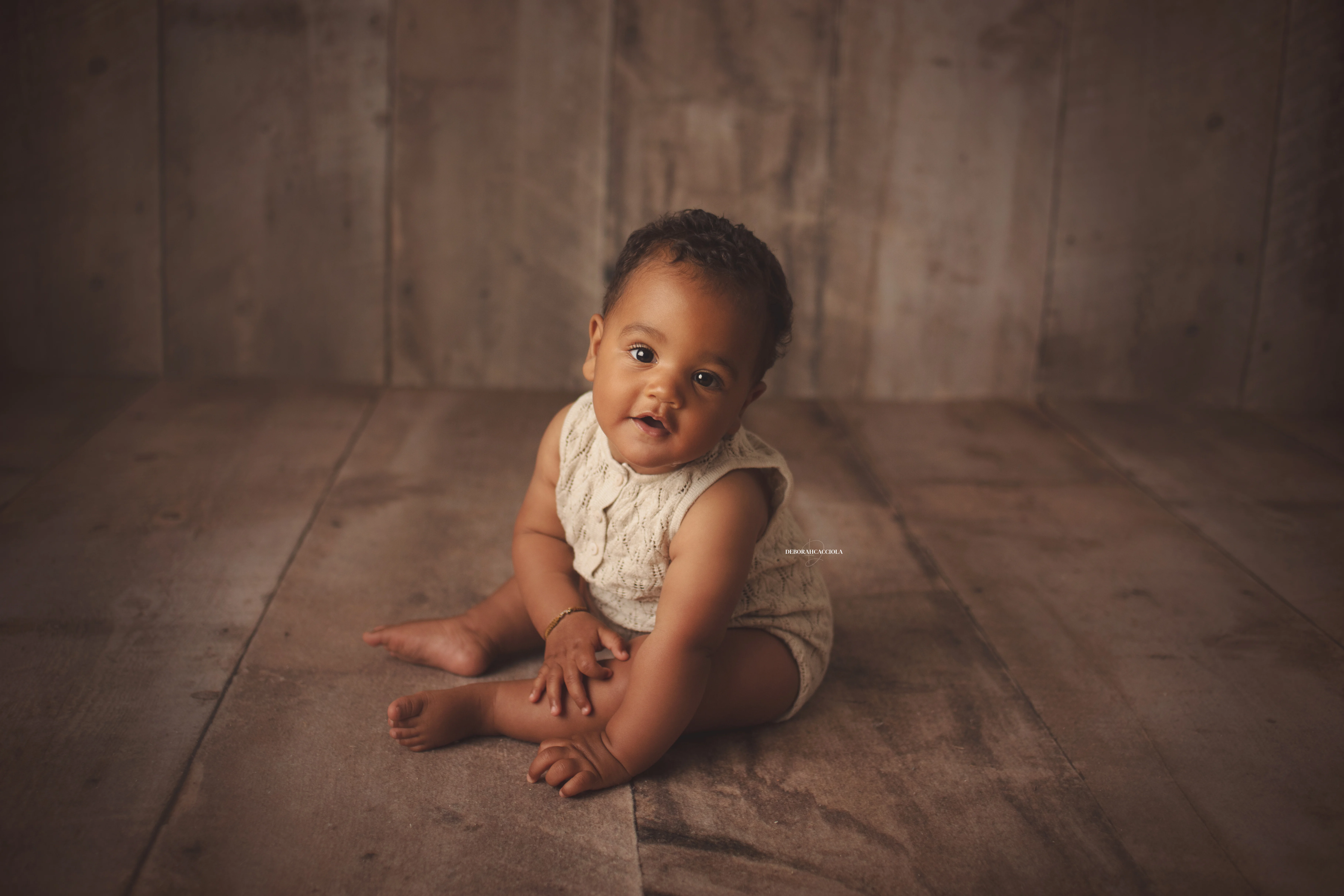 Séance bébé à Orléans - portrait tendre de bébé, composition large et naturelle, rendu naturel