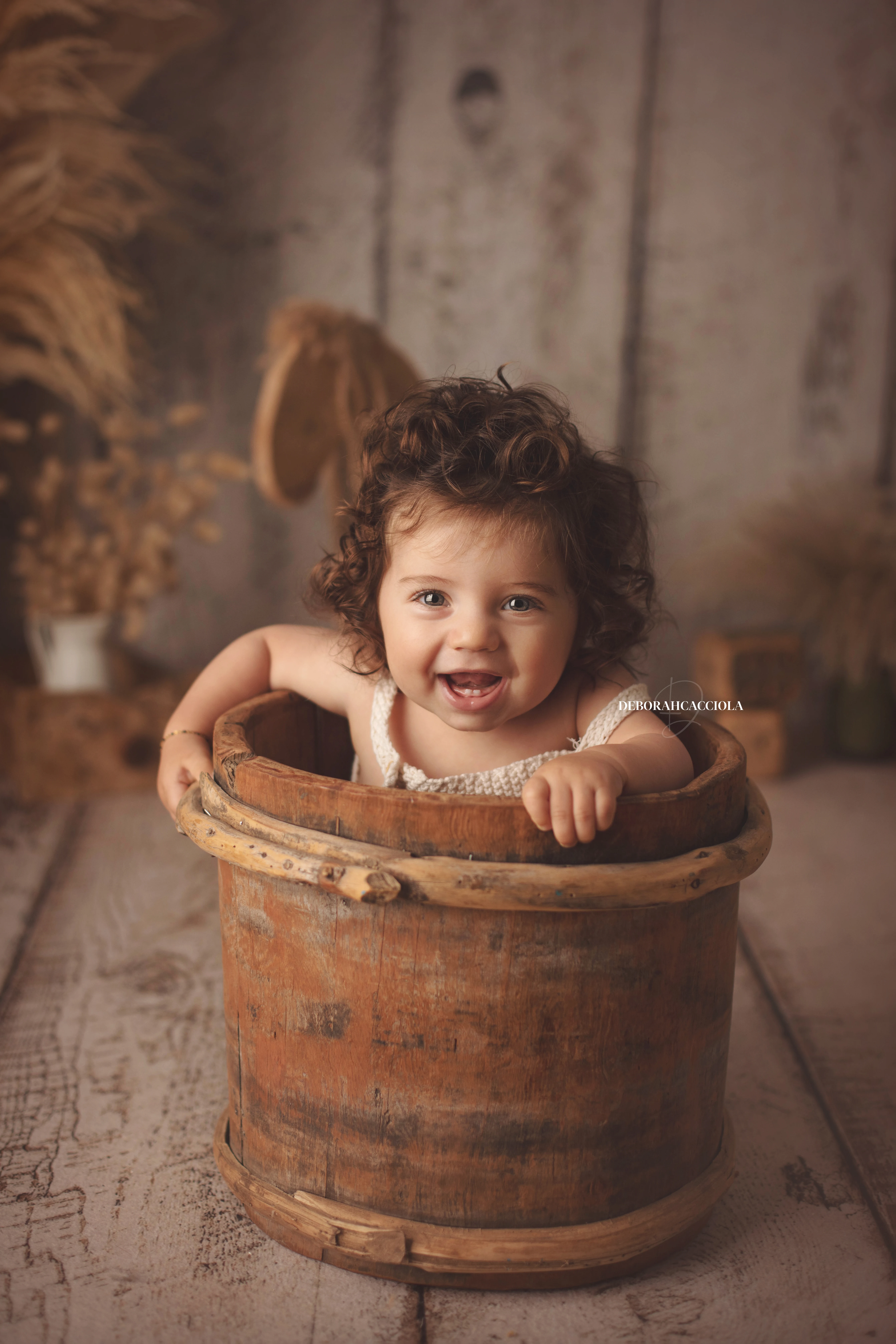 Séance bébé à Orléans - portrait tendre de bébé, plan vertical naturel, rendu naturel