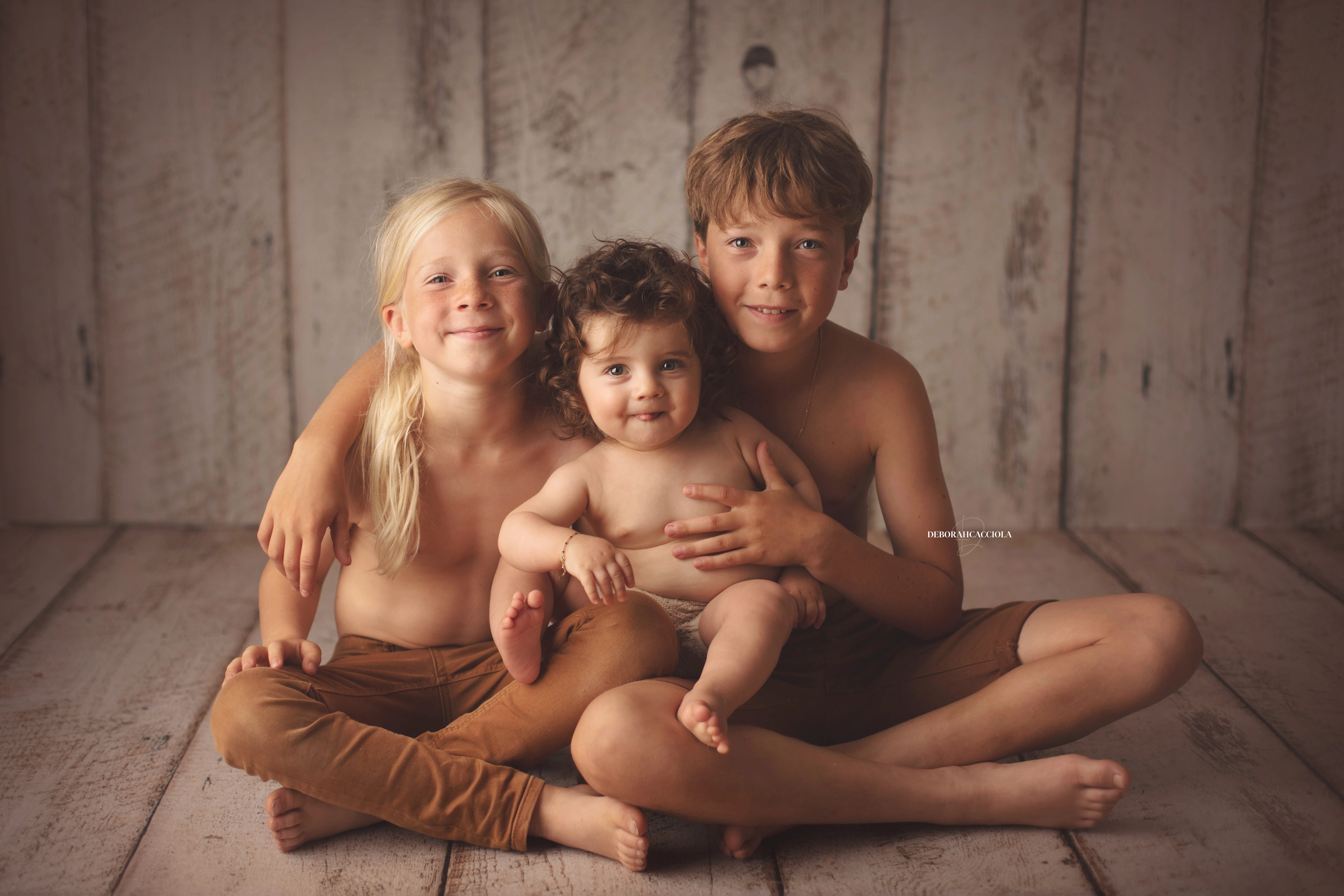 Photo bébé à Orléans, portrait tendre de bébé, composition large et naturelle, palette claire