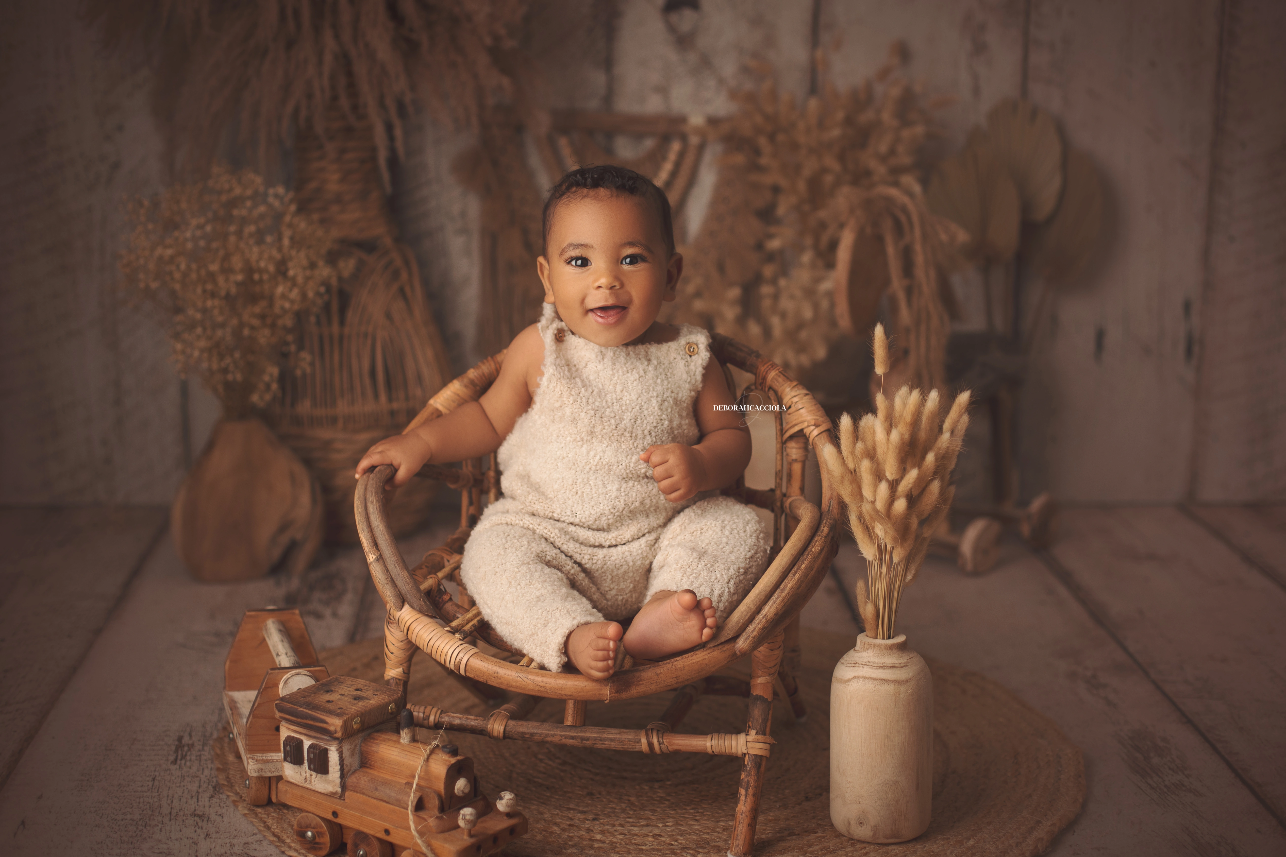 Portrait bébé Orléans : bébé en studio, scène panoramique douce, couleurs équilibrées