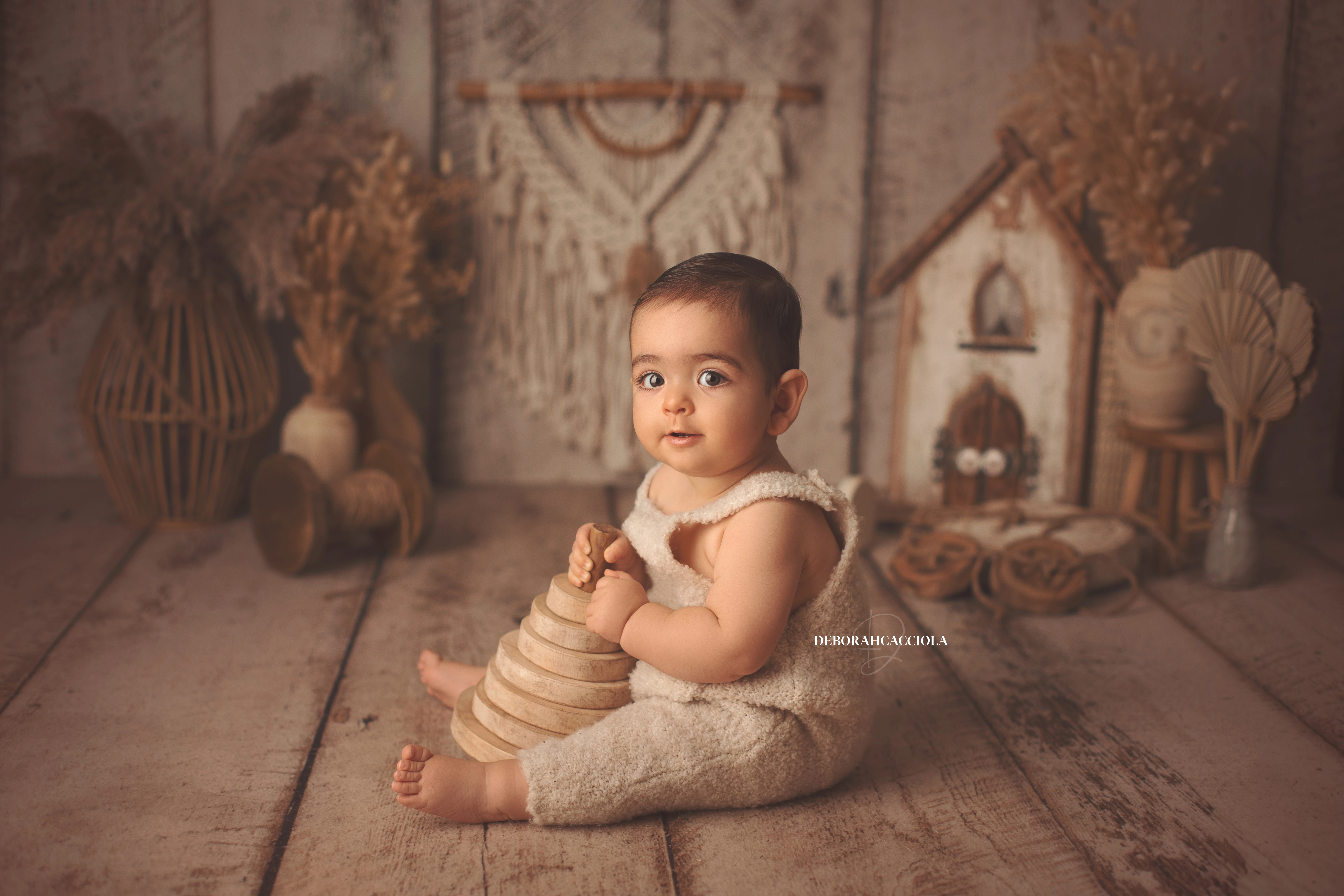 Photo bébé à Orléans, bébé éveillé, plan large harmonieux, couleurs douces