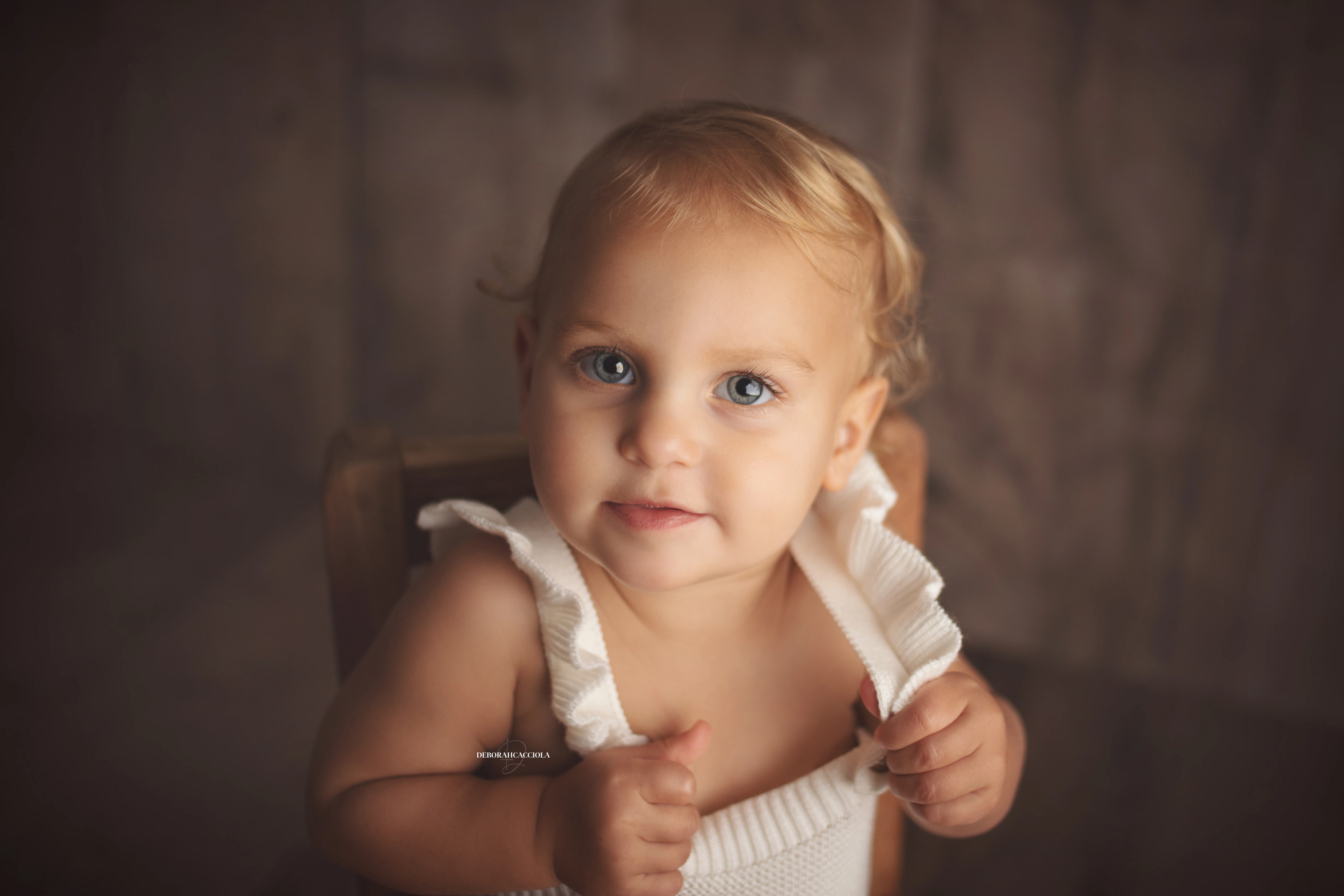 Photo bébé à Orléans, bébé éveillé, plan large harmonieux, rendu naturel