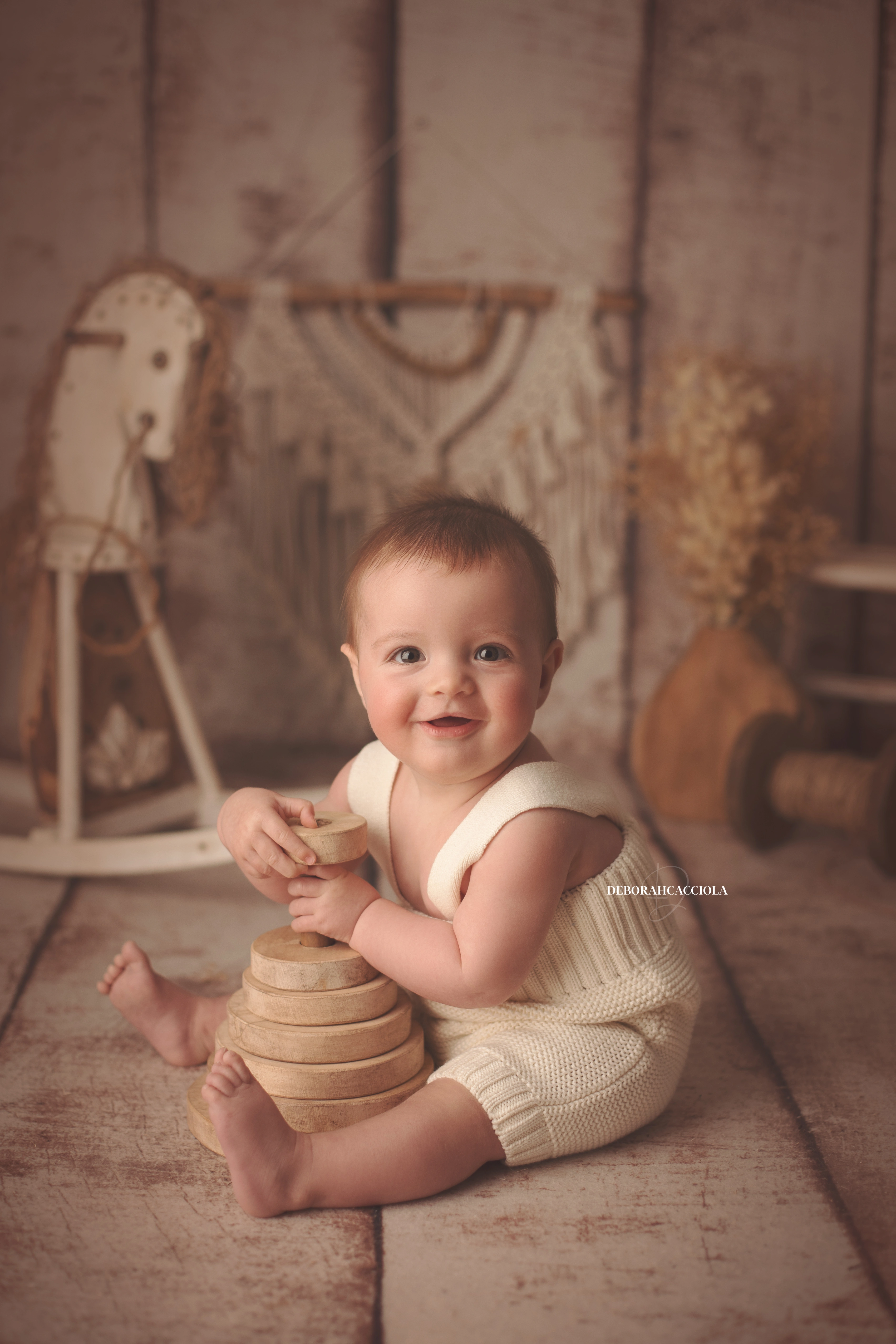 Séance bébé à Orléans - portrait tendre de bébé, plan vertical naturel, rendu naturel
