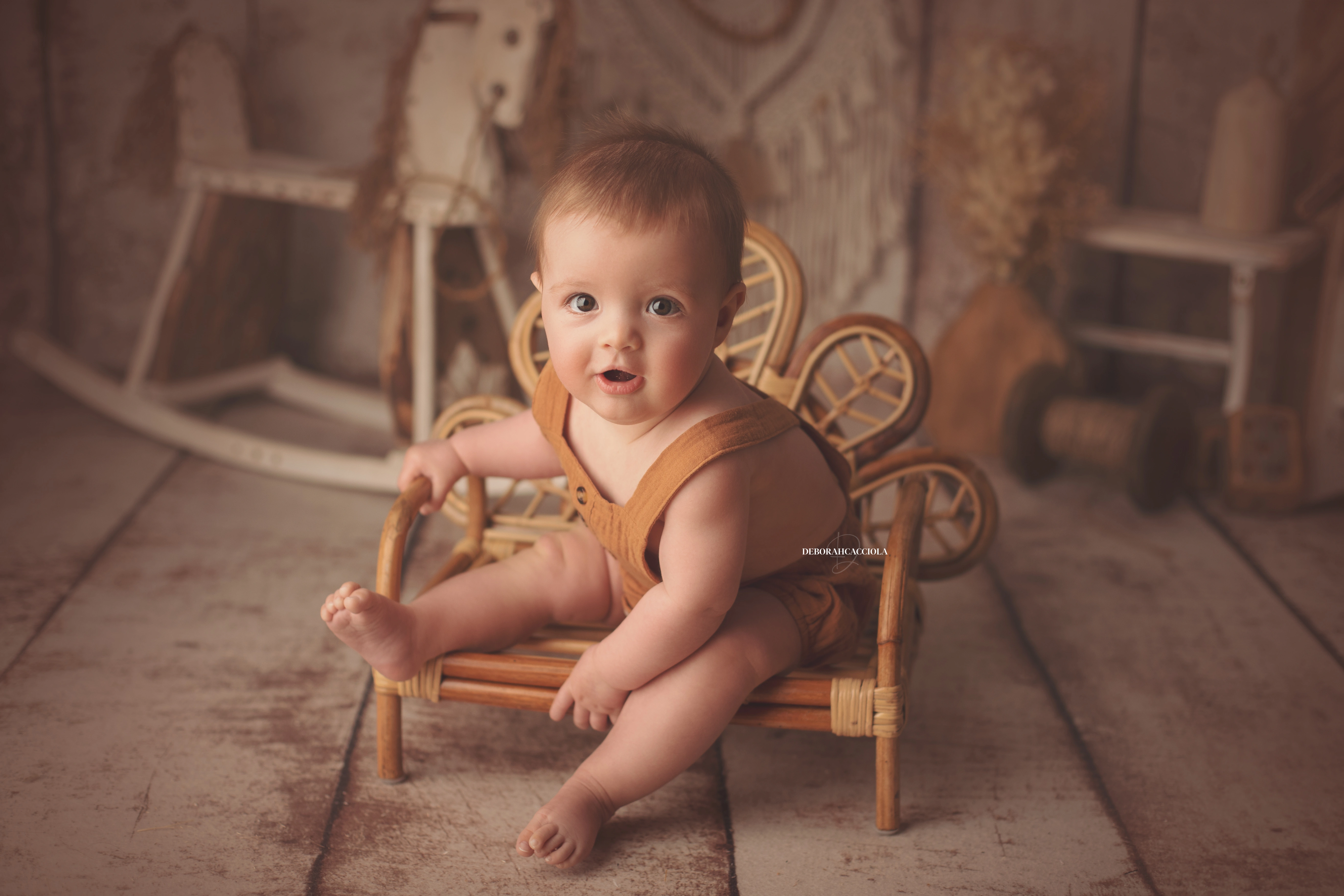 Photo bébé à Orléans, bébé éveillé, plan large harmonieux, rendu naturel