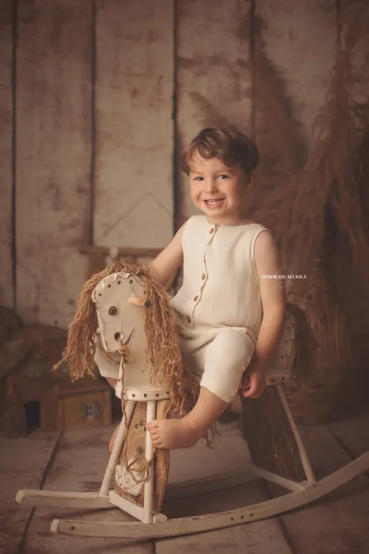 Photo bébé à Orléans, portrait tendre de bébé, plan vertical naturel, tonalités naturelles