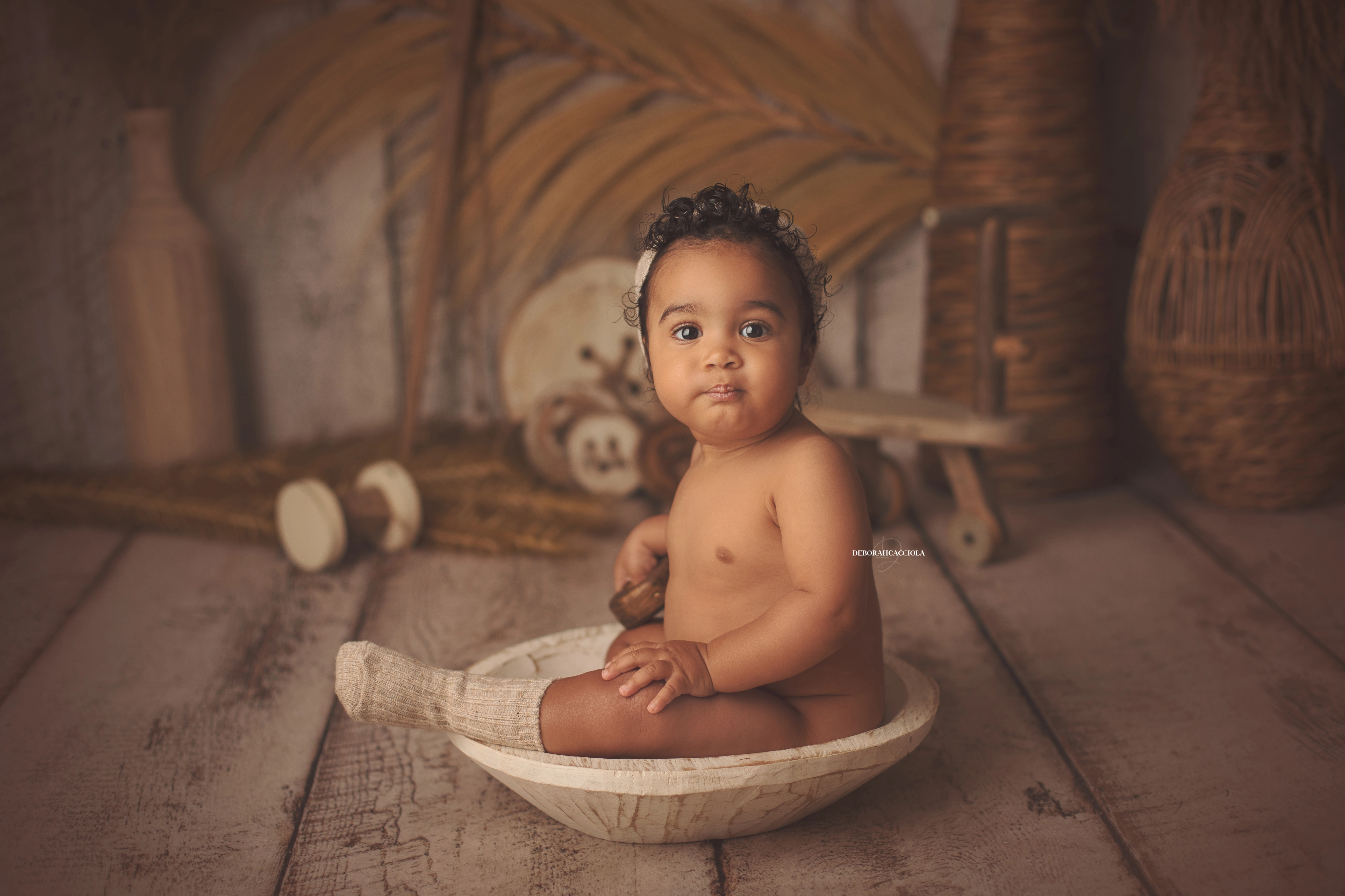 Séance bébé à Orléans - portrait tendre de bébé, composition large et naturelle, couleurs douces