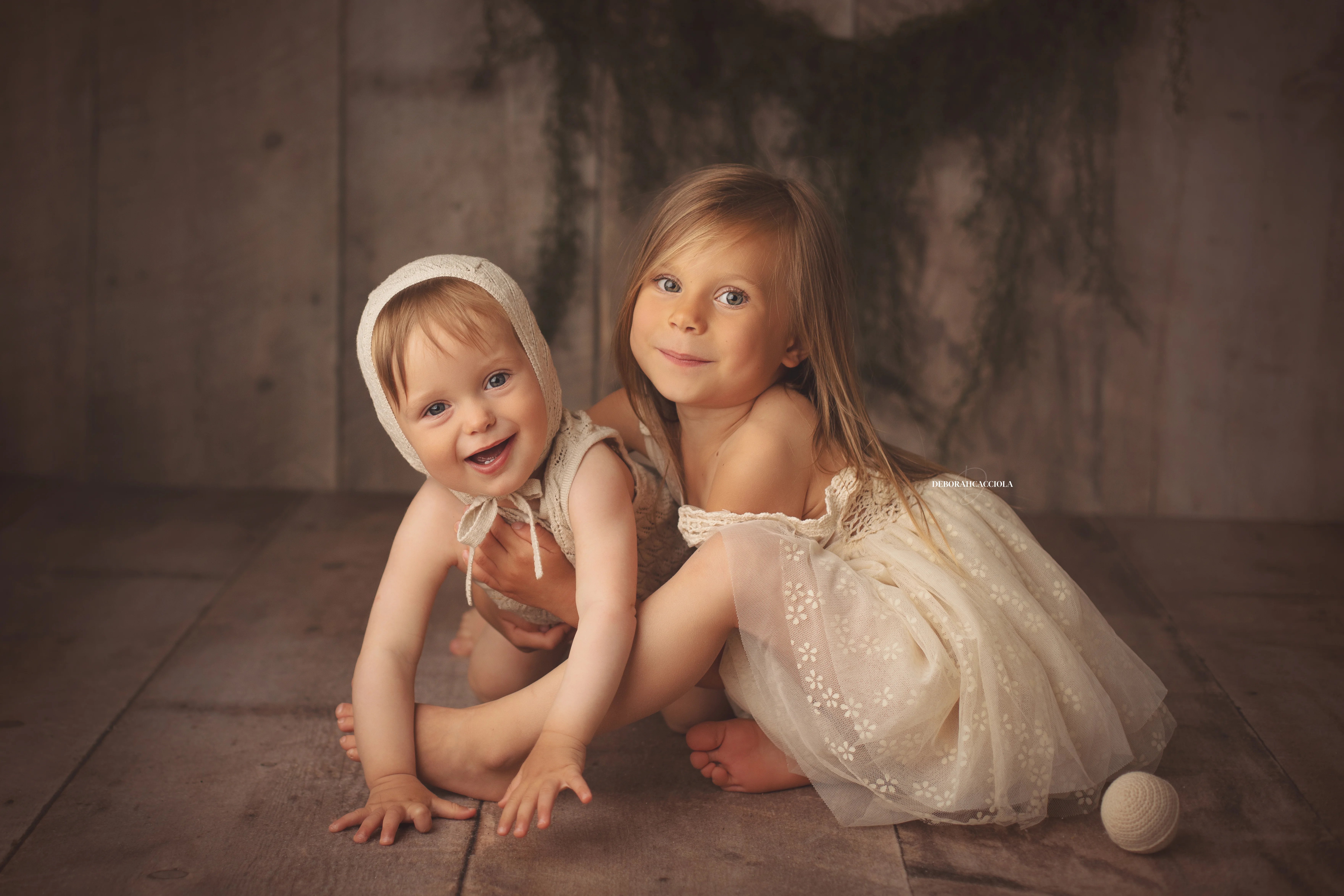 Photo bébé à Orléans, portrait tendre de bébé, composition large et naturelle, tonalités naturelles