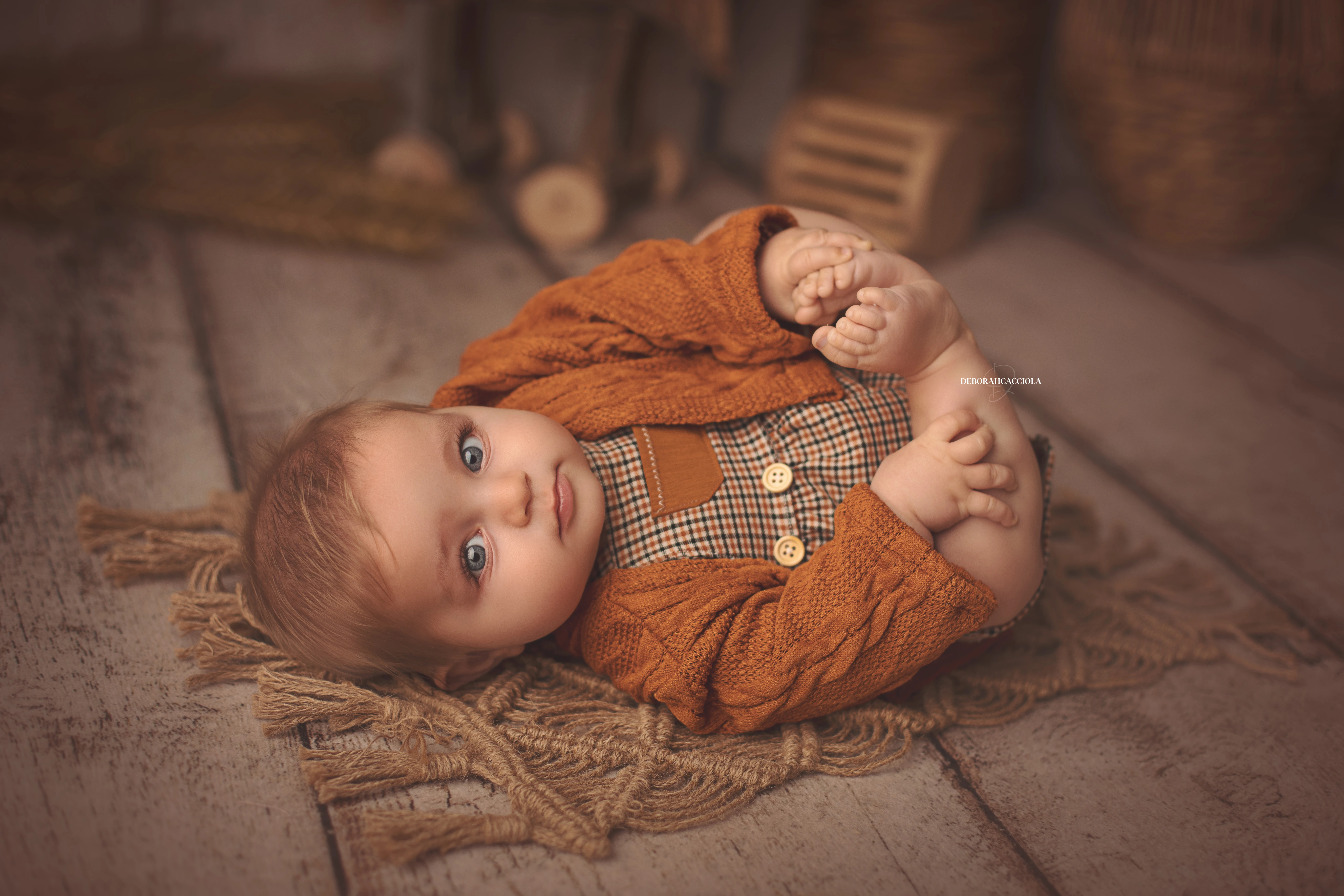 Séance bébé à Orléans - bébé éveillé, plan large harmonieux, couleurs équilibrées