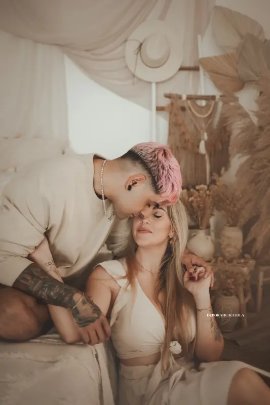 Séance bohème en studio à Orléans : ambiance bohème naturelle, cadrage vertical doux, rendu naturel