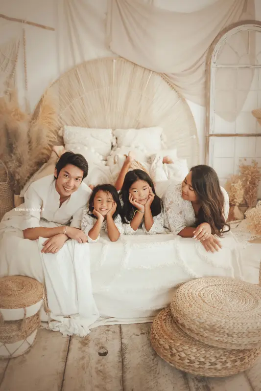 Séance bohème en studio à Orléans : ambiance bohème naturelle, composition resserrée élégante, couleurs équilibrées