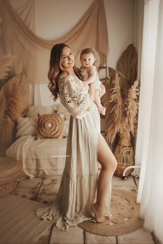 Séance bohème en studio à Orléans : ambiance bohème naturelle, cadrage vertical doux, palette claire