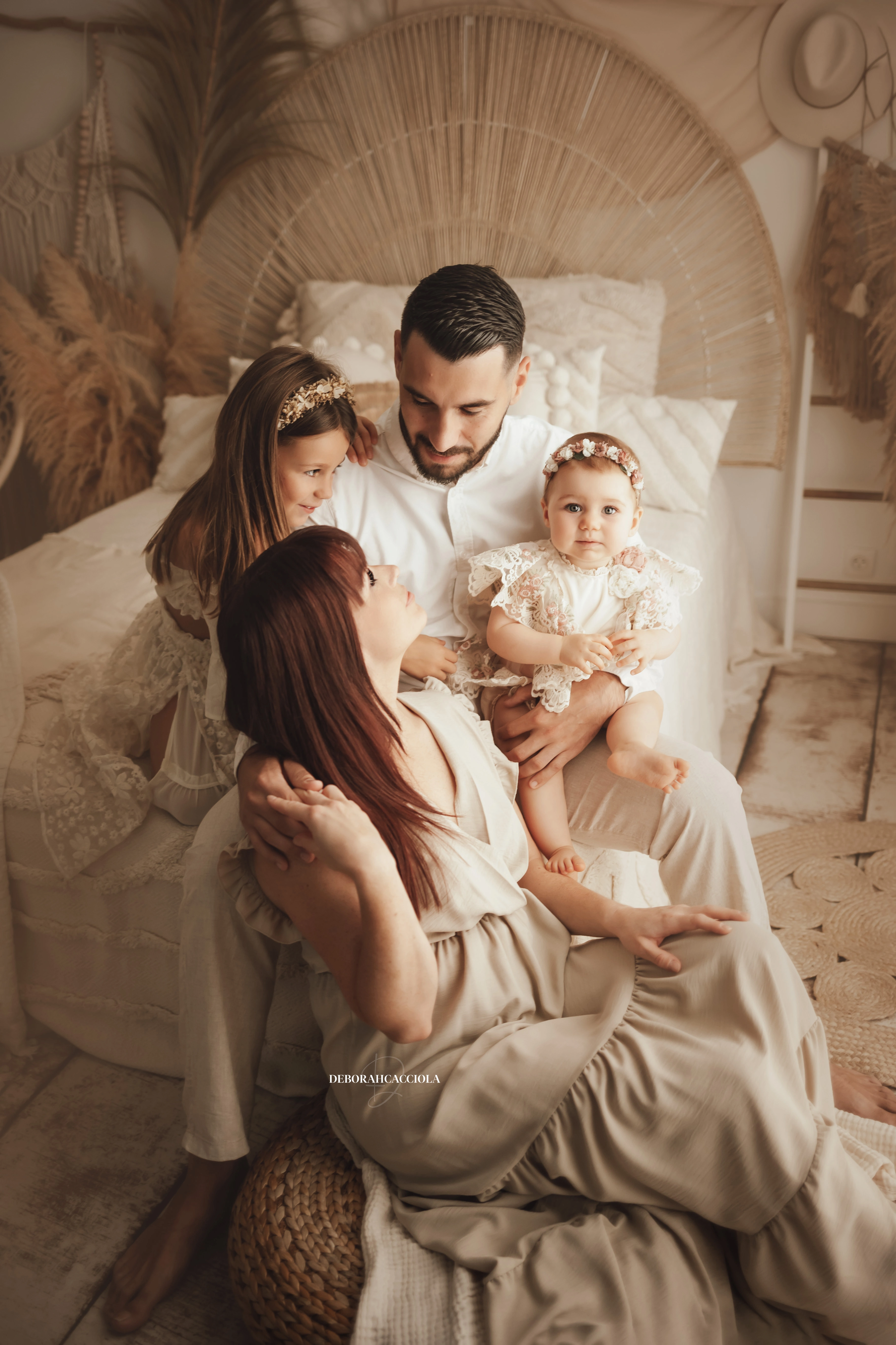 Séance bohème en studio à Orléans : ambiance bohème naturelle, composition resserrée élégante, palette claire