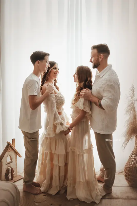 Séance bohème en studio à Orléans : ambiance bohème naturelle, cadrage vertical doux, couleurs douces