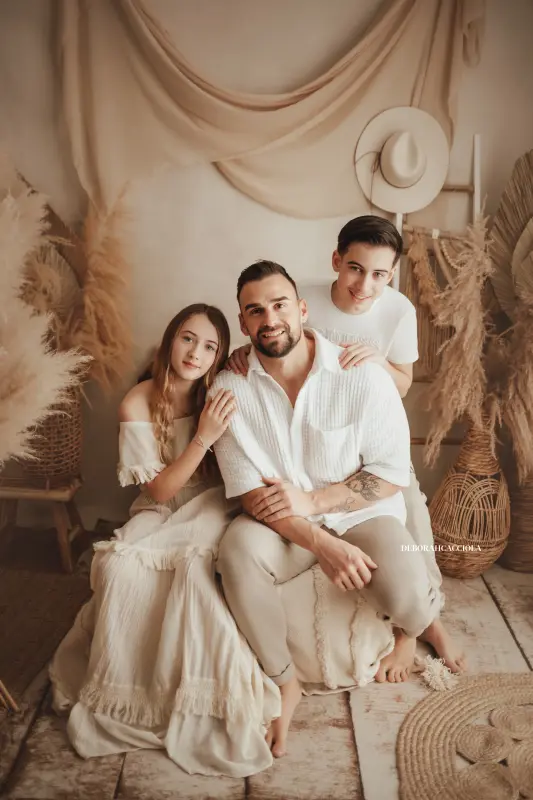 Séance bohème en studio à Orléans : ambiance bohème naturelle, composition resserrée élégante, couleurs douces