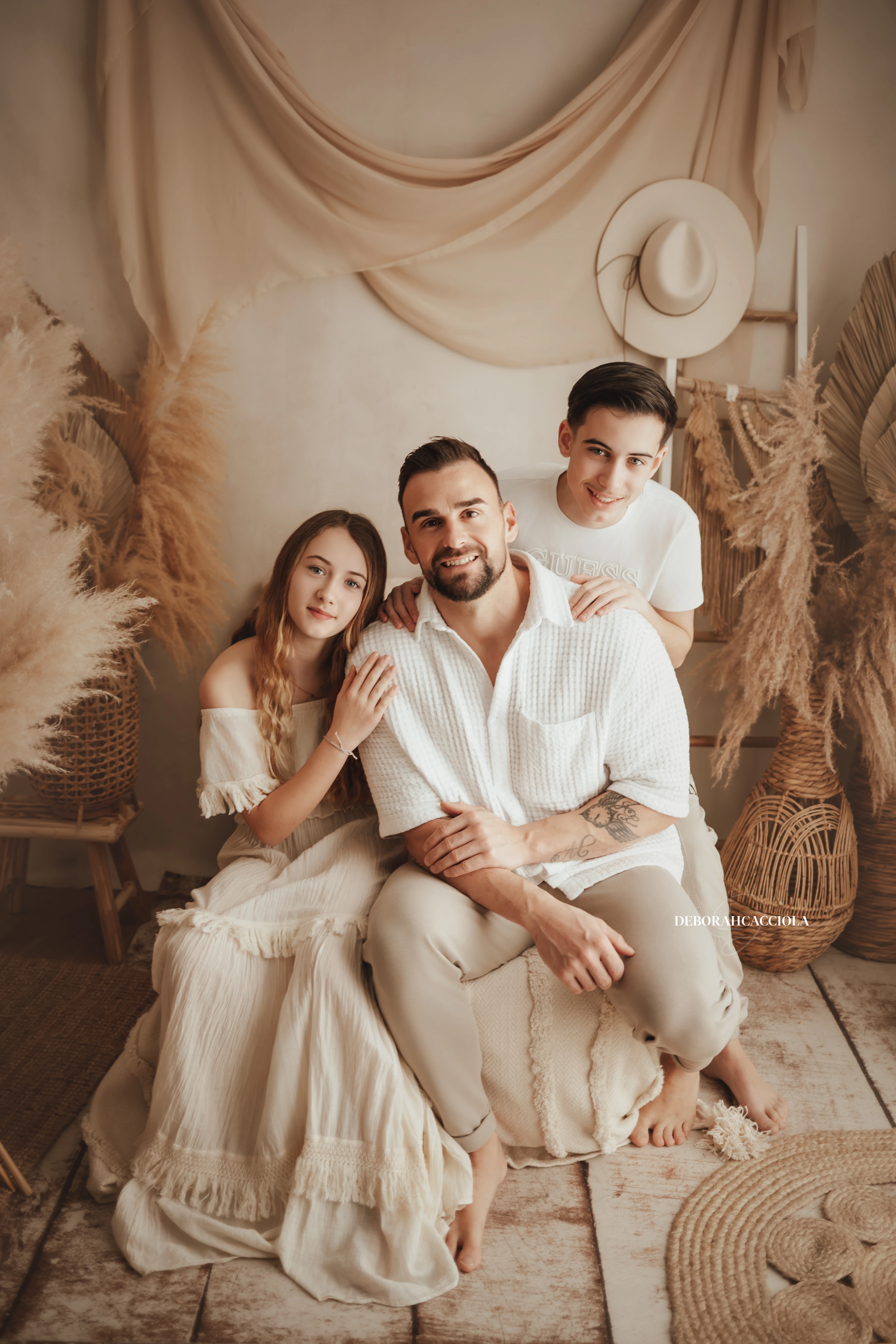 Séance bohème en studio à Orléans : ambiance bohème naturelle, composition resserrée élégante, couleurs douces