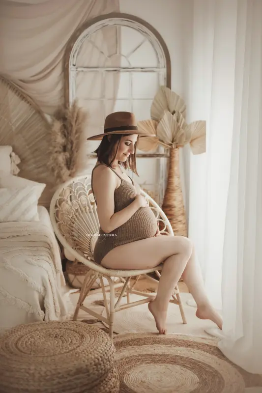 Photo bohème à Orléans, scène élégante au style bohème, plan vertical naturel, couleurs douces