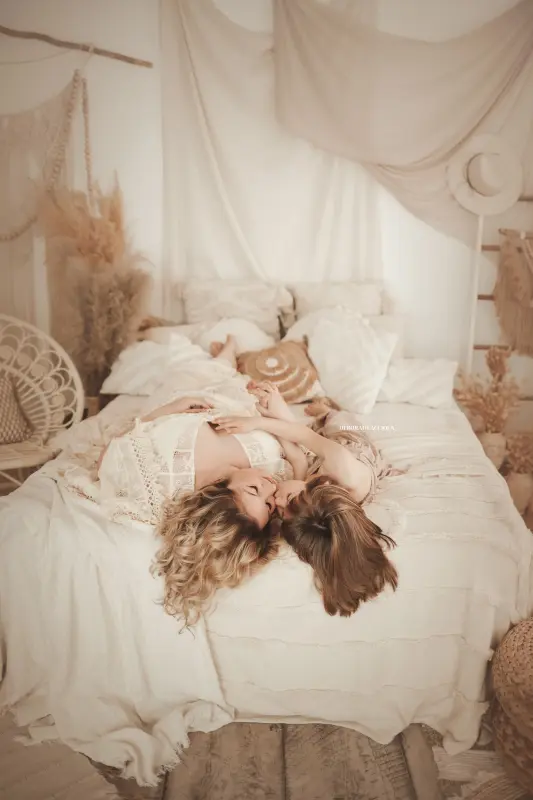 Photo bohème à Orléans, scène élégante au style bohème, plan vertical naturel, tonalités naturelles