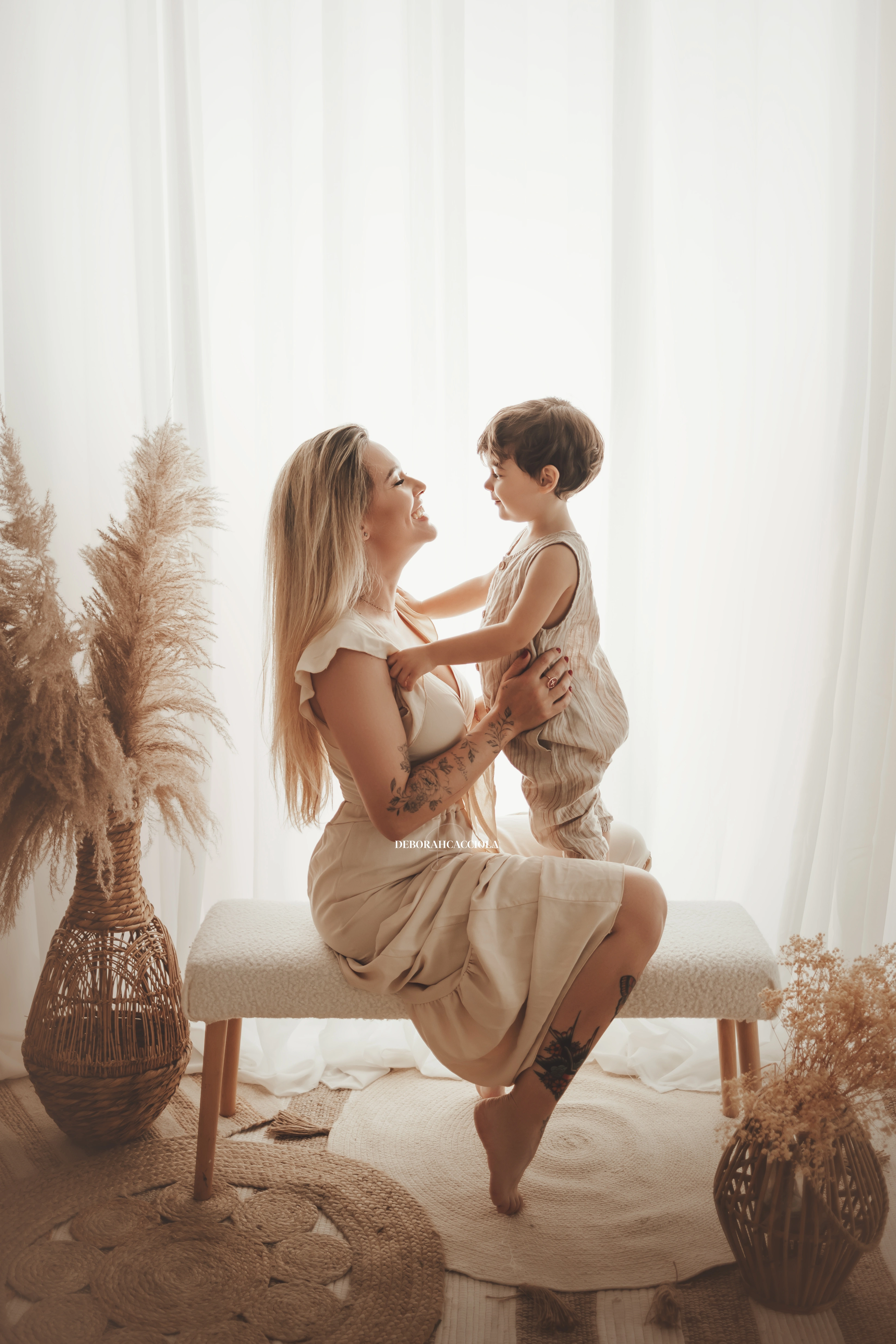 Séance bohème en studio à Orléans : ambiance bohème naturelle, composition resserrée élégante, tonalités naturelles
