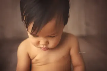 Séance anniversaire à Orléans : instant d'anniversaire, composition large et naturelle, couleurs douces