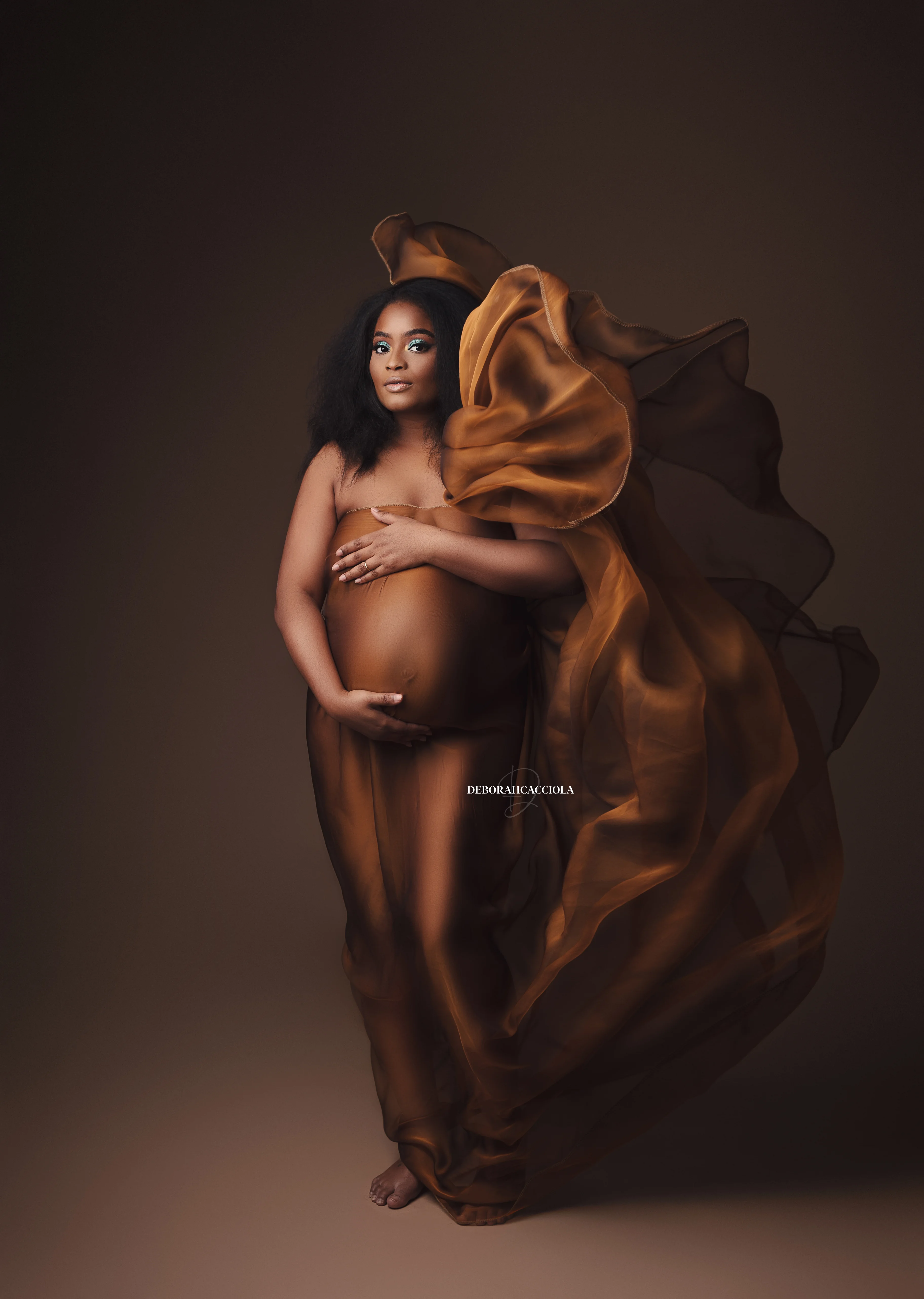 Portrait grossesse à Orléans : future maman, portrait serré et naturel, palette douce