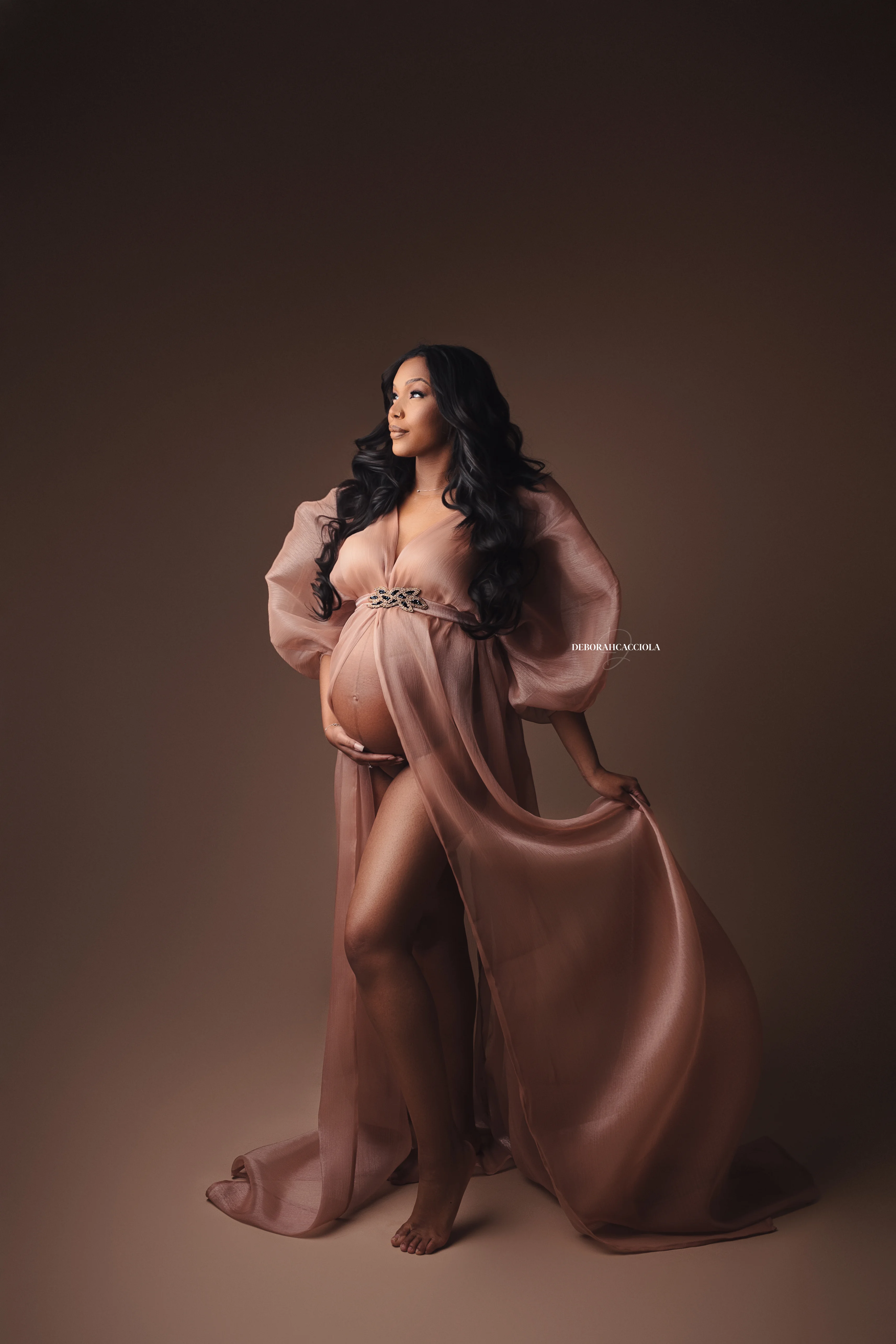 Portrait maternité à Orléans, femme enceinte, plan vertical élégant, style lumineux