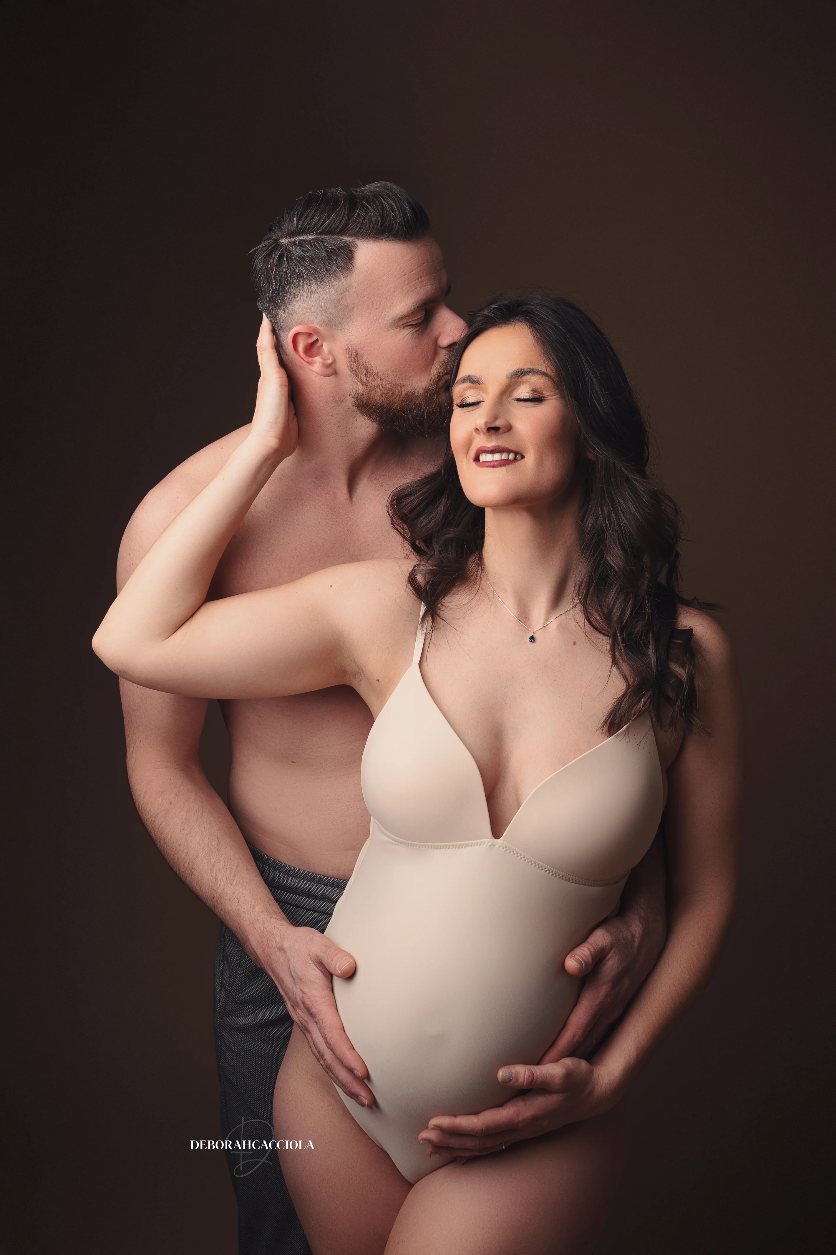 Photo grossesse Orléans, silhouette de maternité, portrait vertical soigné, tonalités naturelles