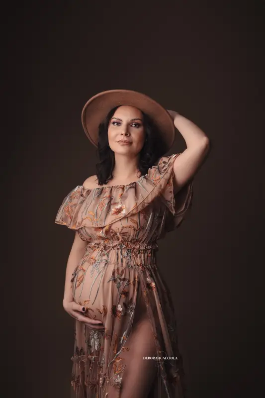 Portrait grossesse à Orléans, maternité naturelle, portrait vertical soigné, palette douce