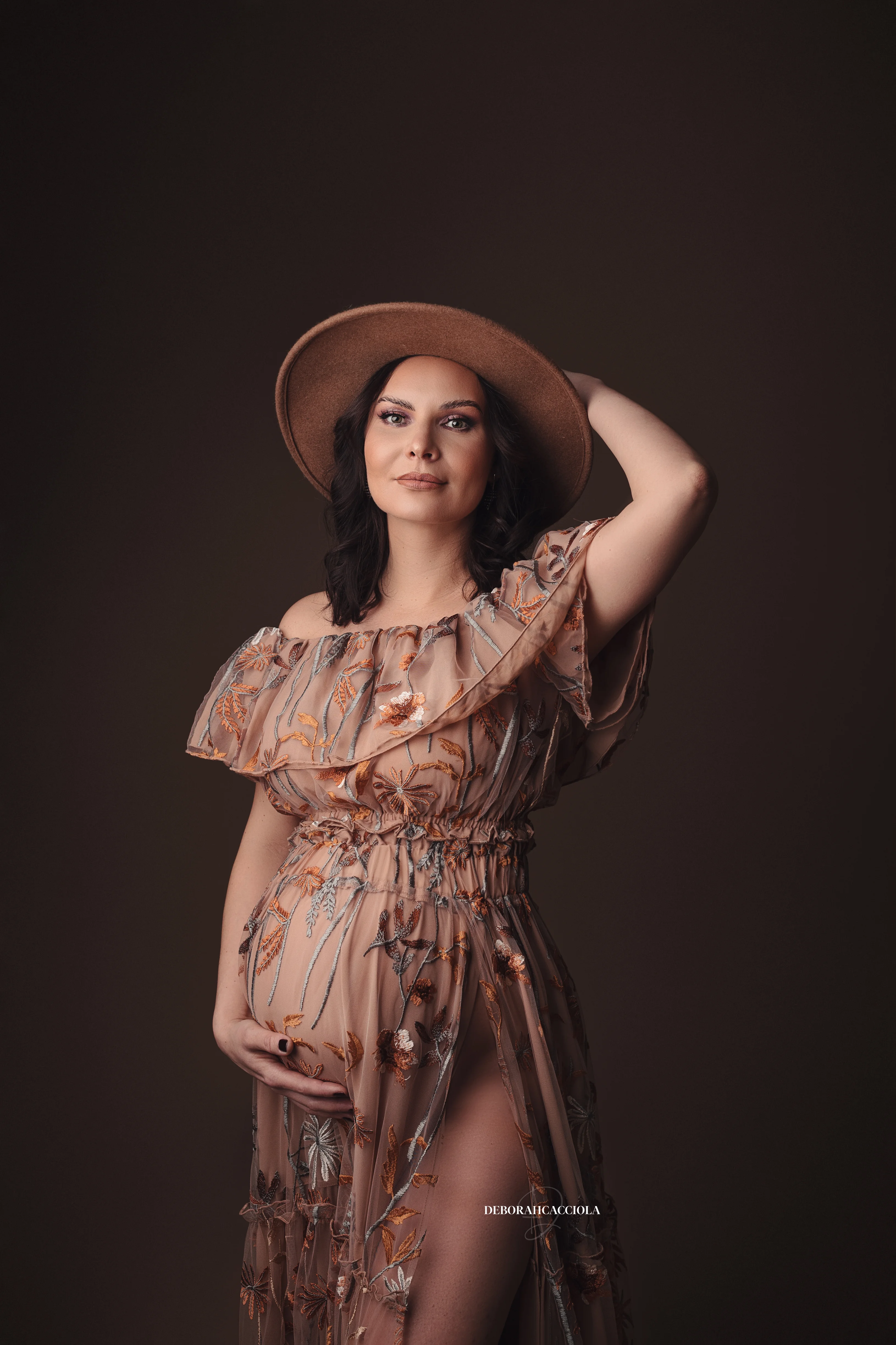 Portrait grossesse à Orléans, maternité naturelle, portrait vertical soigné, palette douce