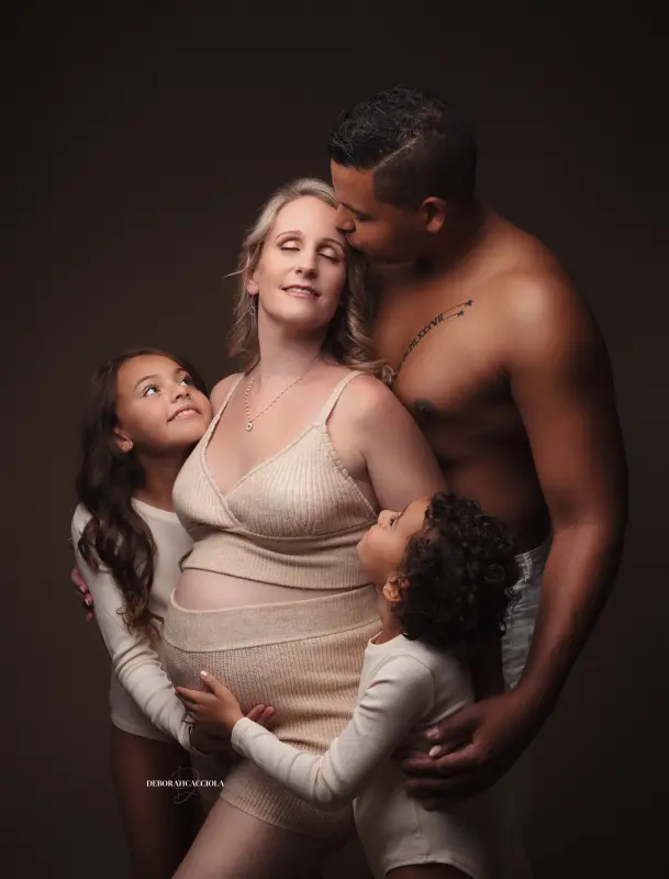 Portrait maternité Orléans, maternité naturelle, portrait vertical soigné, rendu clair et naturel