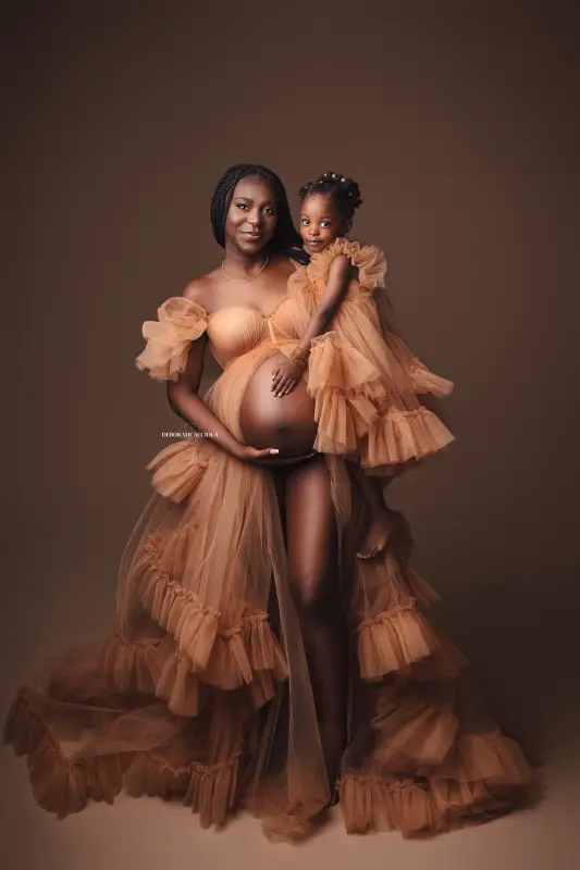 Portrait maternité Orléans, portrait de future maman, cadrage vertical doux, style lumineux