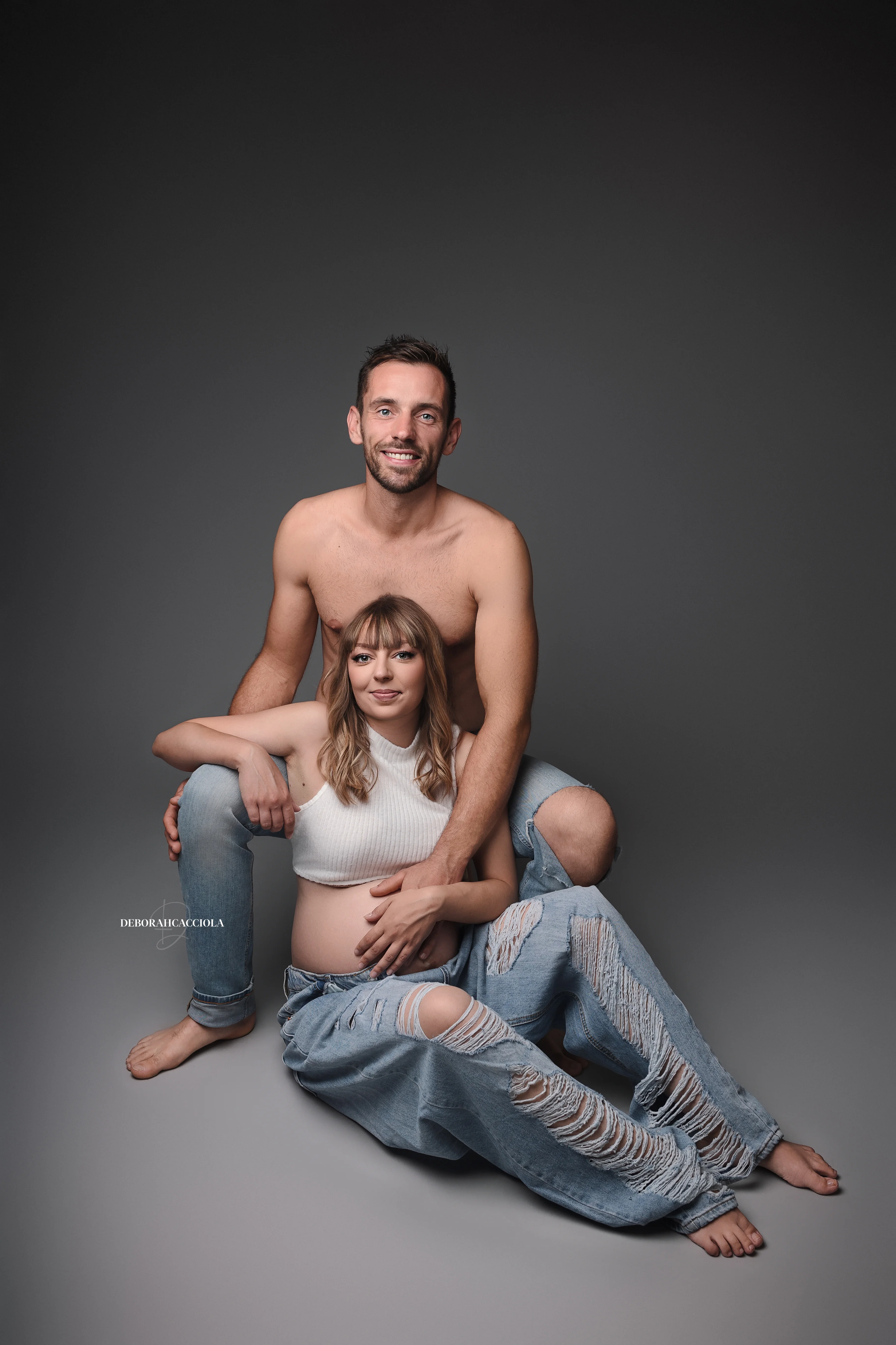 Photo grossesse à Orléans : future maman, portrait serré et naturel, tonalités naturelles