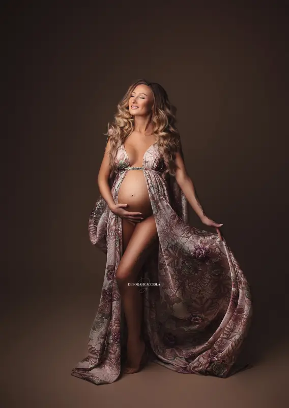 Photo grossesse à Orléans, instant de grossesse, plan vertical élégant, couleurs naturelles