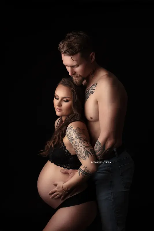 Portrait grossesse grossesse à Orléans, portrait maternité en studio, portrait serré et naturel, palette douce