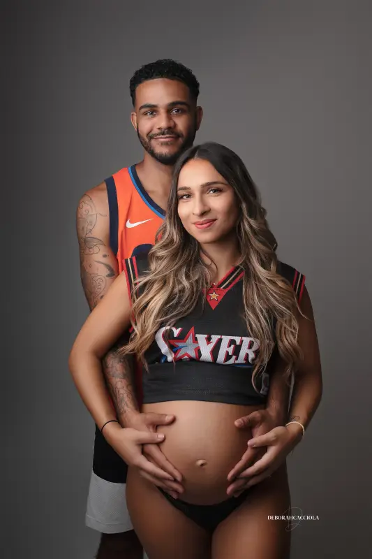 Portrait maternité à Orléans, femme enceinte, plan vertical élégant, style lumineux