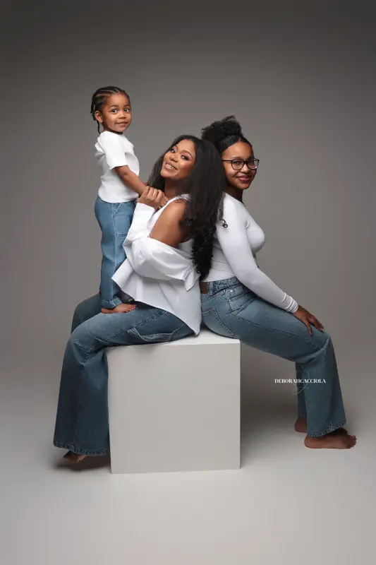 Portrait grossesse à Orléans : portrait de future maman, cadrage vertical doux, en couleur