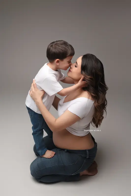 Portrait maternité à Orléans, instant de grossesse, plan vertical élégant, style lumineux