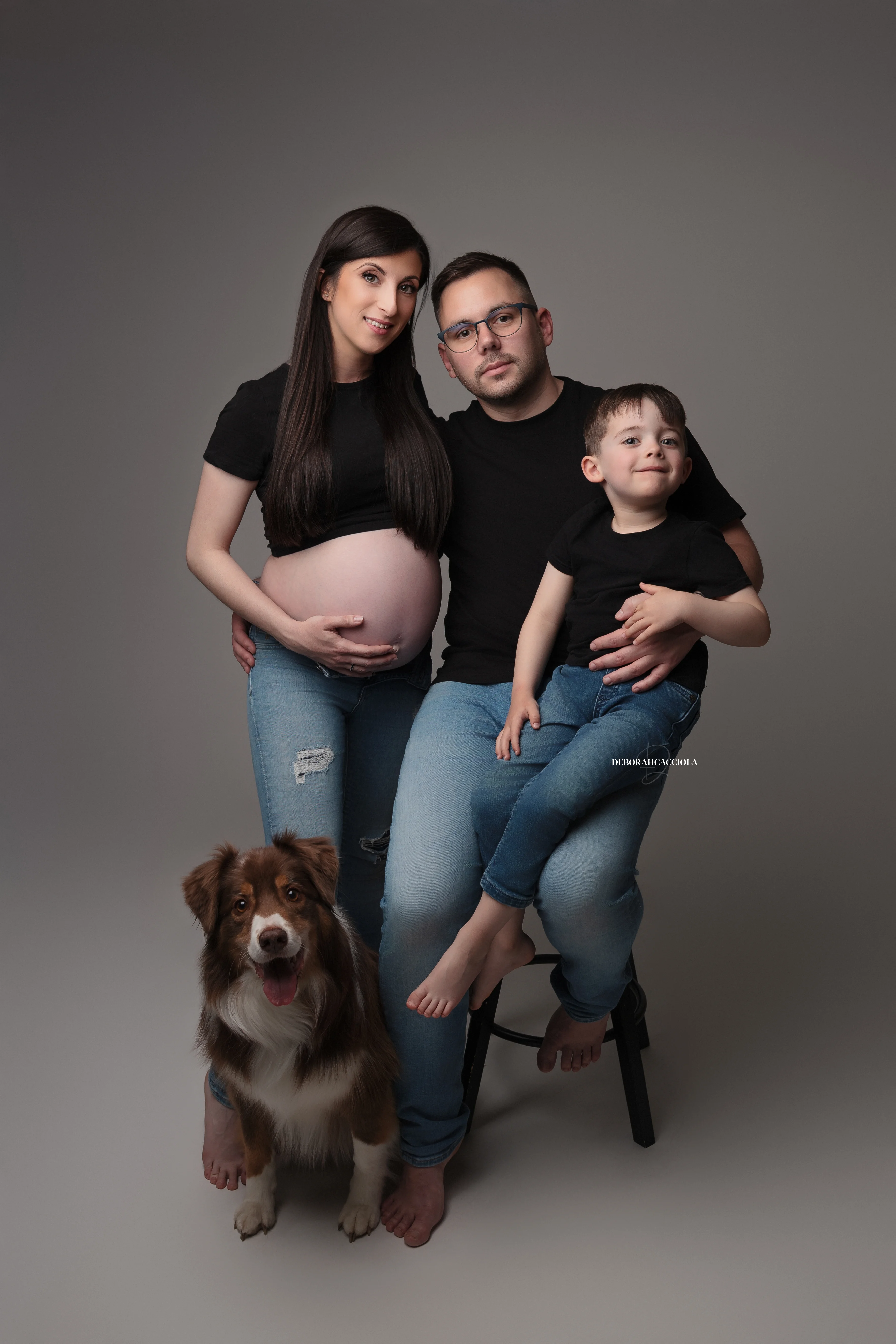 Portrait grossesse grossesse à Orléans, femme enceinte, plan vertical élégant, en couleur