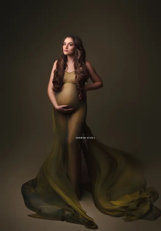 Portrait maternité à Orléans : maternité naturelle, portrait vertical soigné, rendu clair et naturel