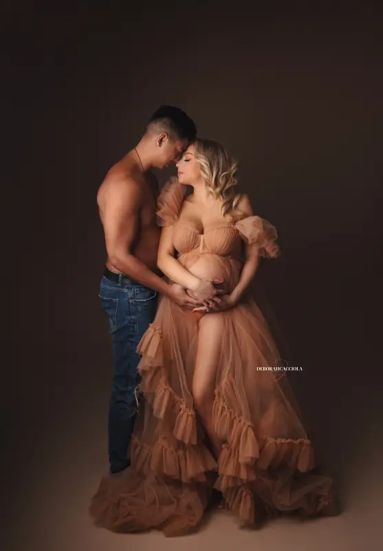 Photo grossesse à Orléans, silhouette de maternité, portrait vertical soigné, tonalités naturelles