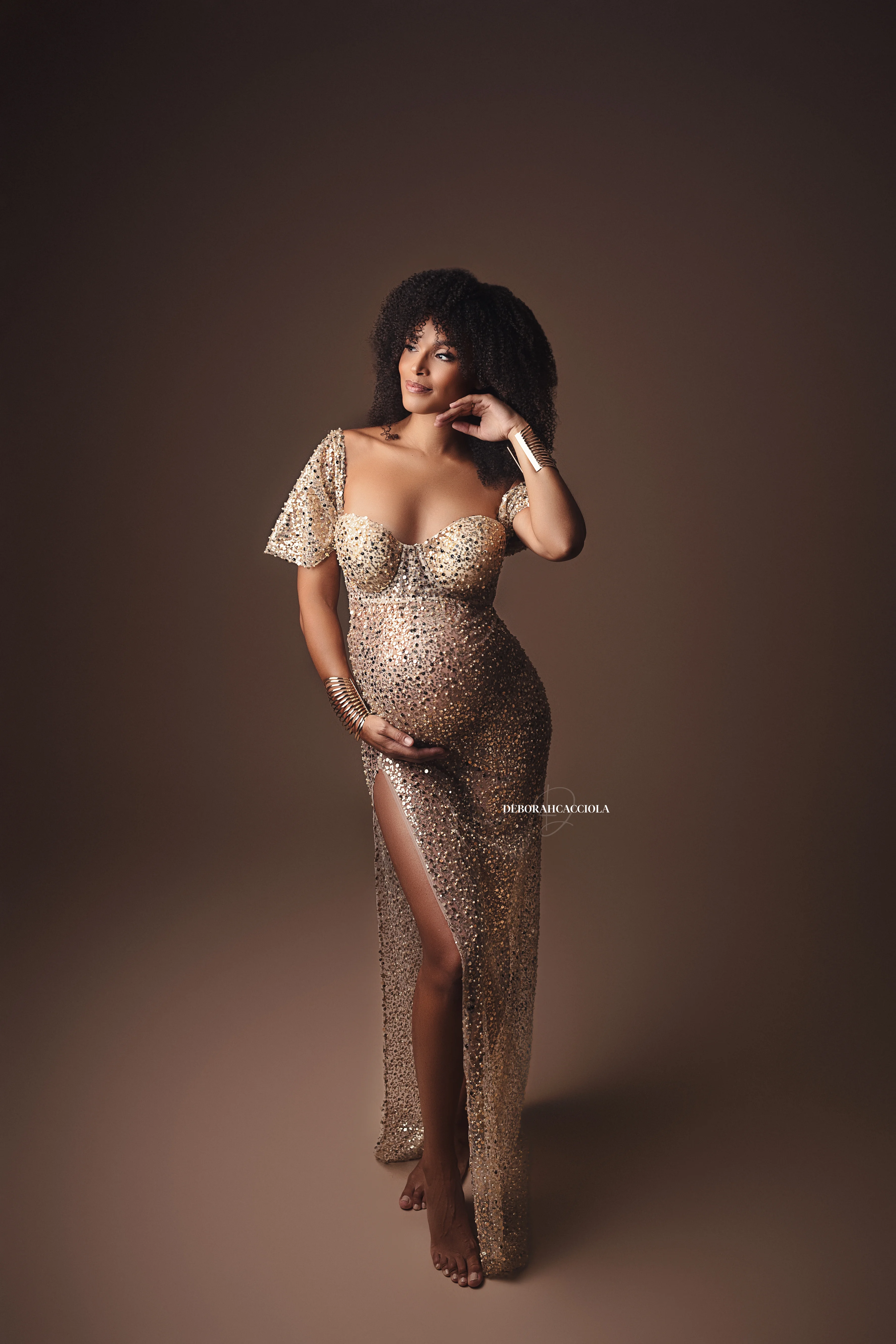 Photo grossesse grossesse à Orléans, portrait maternité en studio, portrait serré et naturel, tonalités naturelles