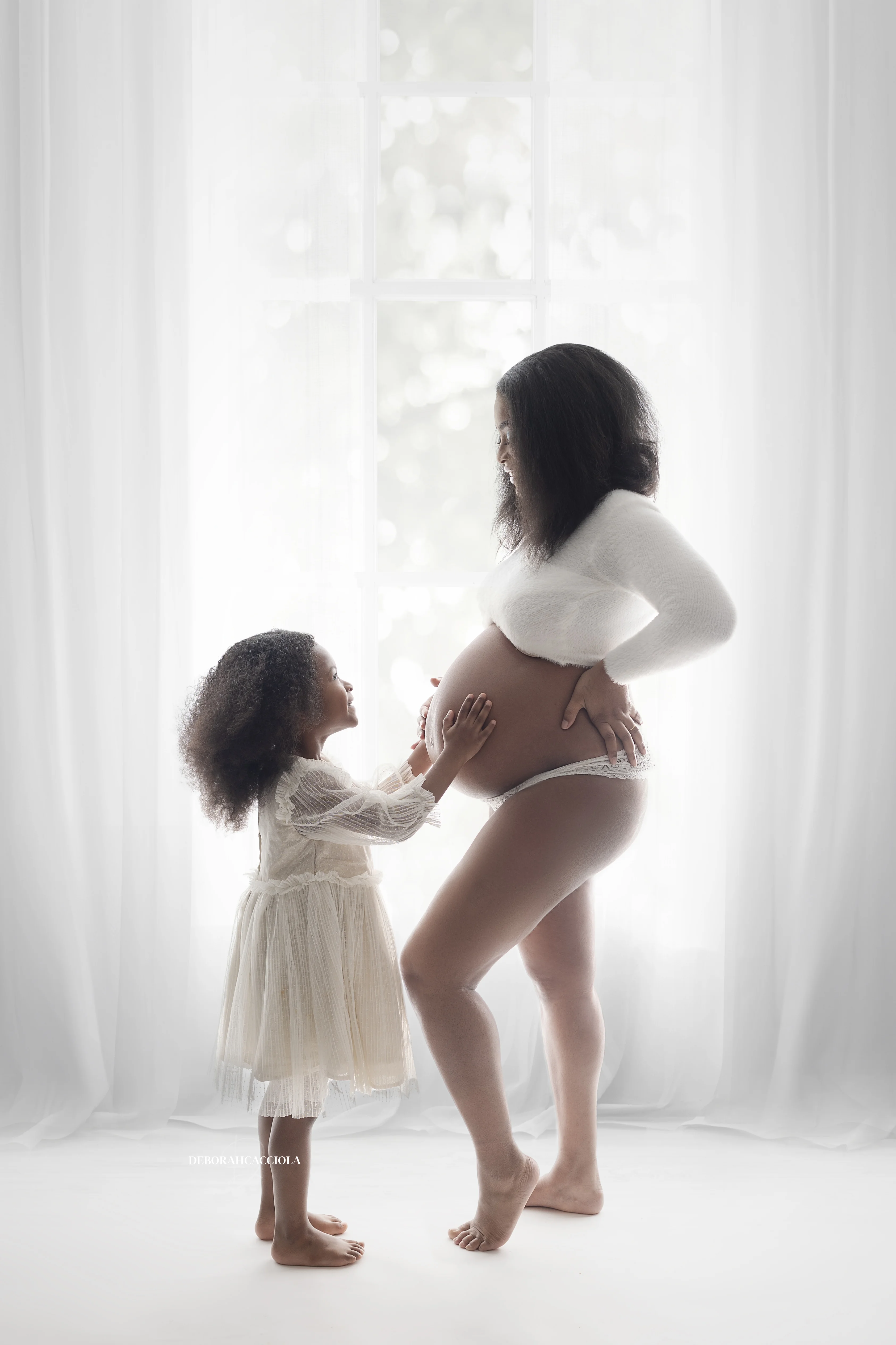 Portrait maternité à Orléans, future maman, portrait serré et naturel, rendu noir et blanc