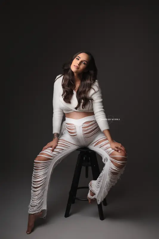 Photo grossesse grossesse à Orléans, future maman, portrait serré et naturel, tonalités naturelles