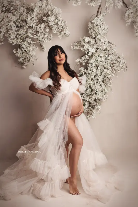 Photo grossesse à Orléans : instant de grossesse, plan vertical élégant, couleurs naturelles