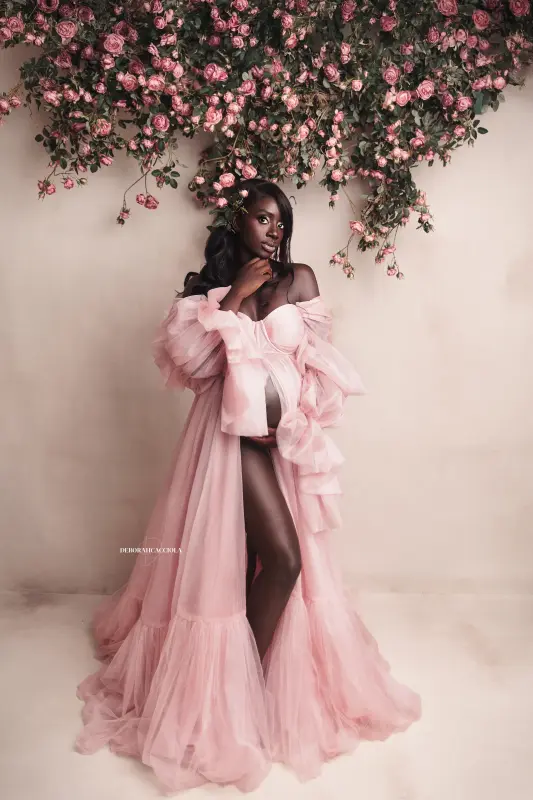 Portrait maternité à Orléans : maternité naturelle, portrait vertical soigné, rendu clair et naturel