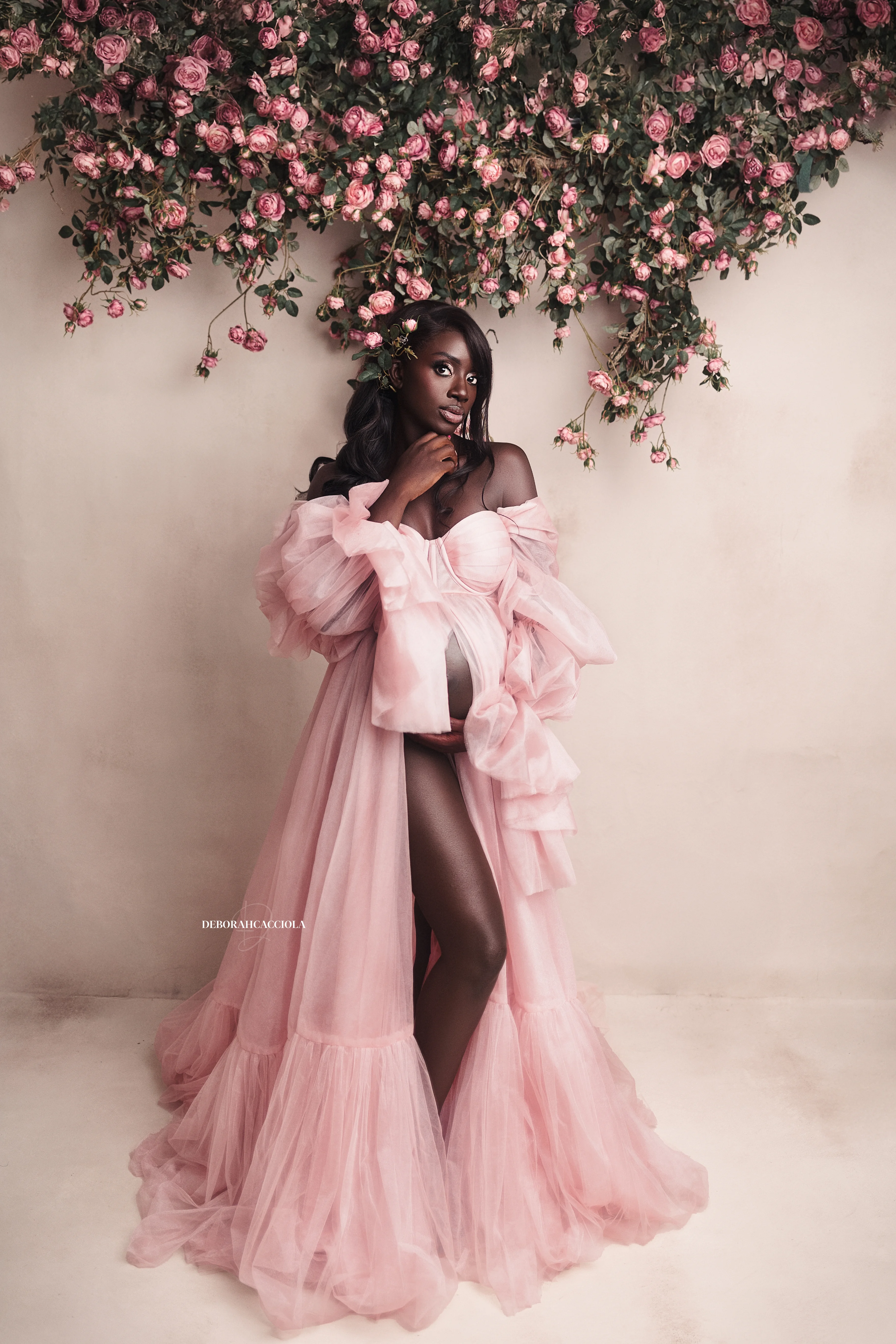 Portrait maternité à Orléans : maternité naturelle, portrait vertical soigné, rendu clair et naturel