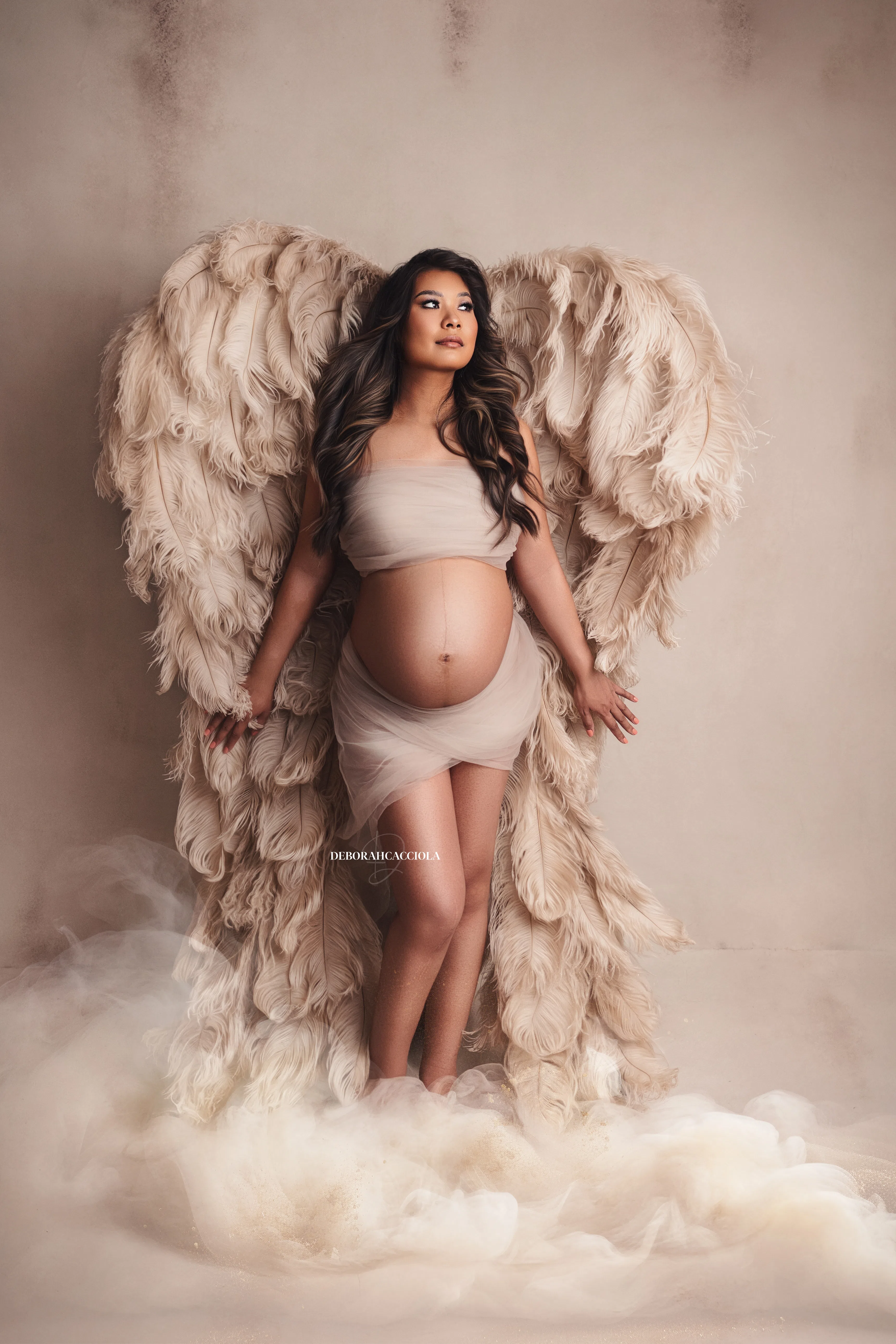 Portrait maternité à Orléans, future maman, portrait serré et naturel, rendu clair et naturel