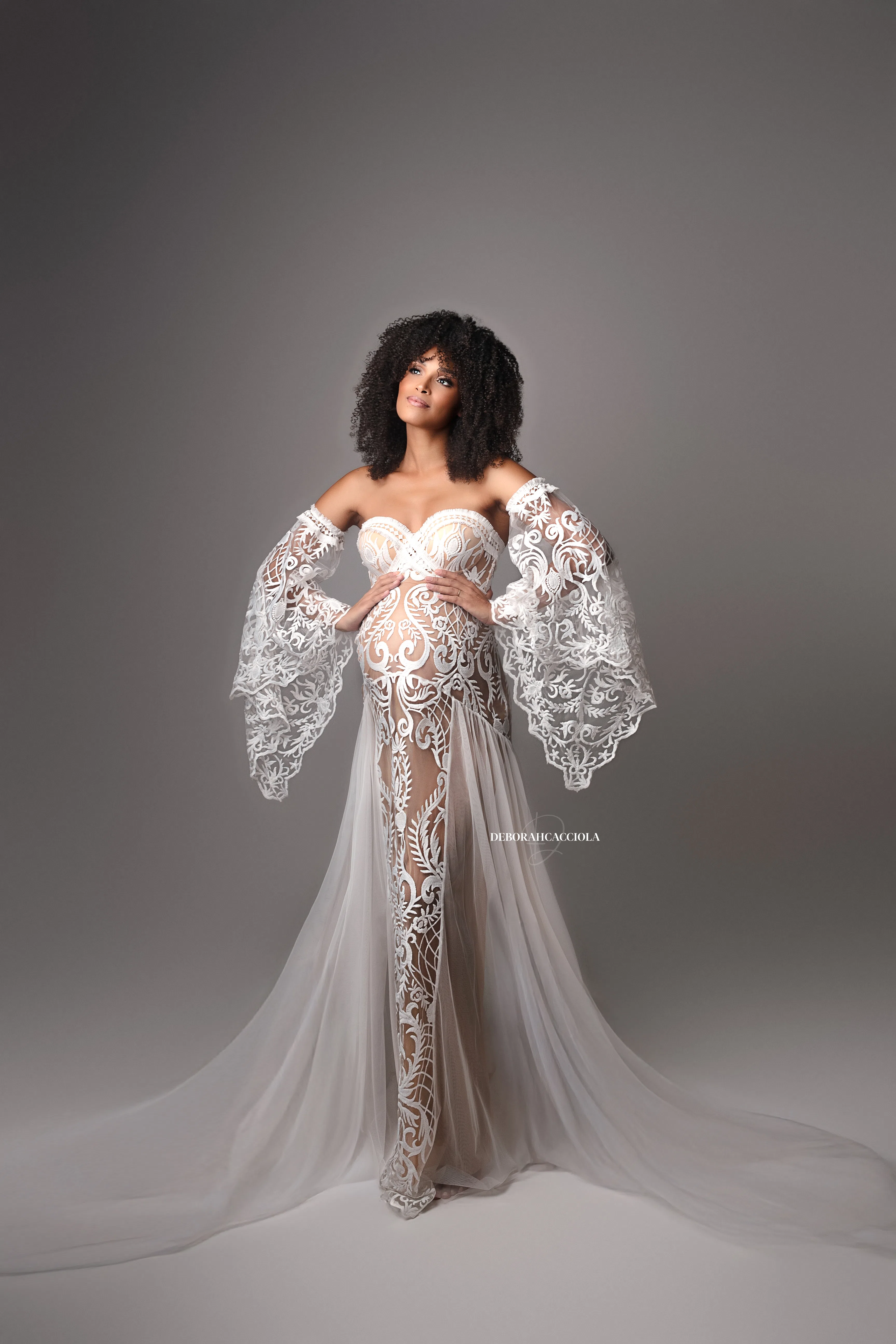 Photo grossesse à Orléans : maternité naturelle, portrait vertical soigné, tonalités naturelles