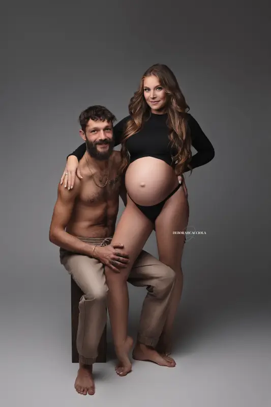 Photo grossesse Orléans, femme enceinte, plan vertical élégant, couleurs naturelles