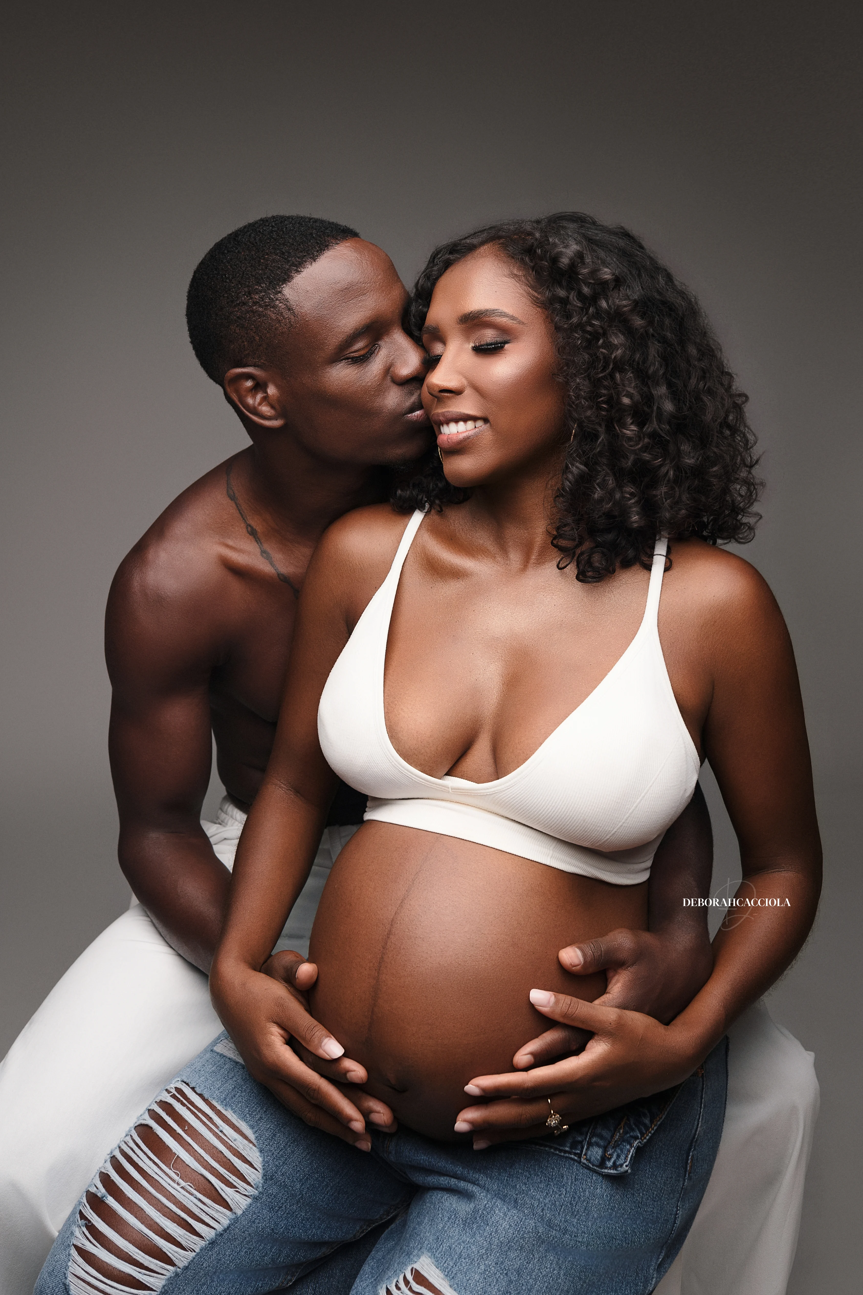 Portrait maternité à Orléans, maternité naturelle, portrait vertical soigné, rendu clair et naturel