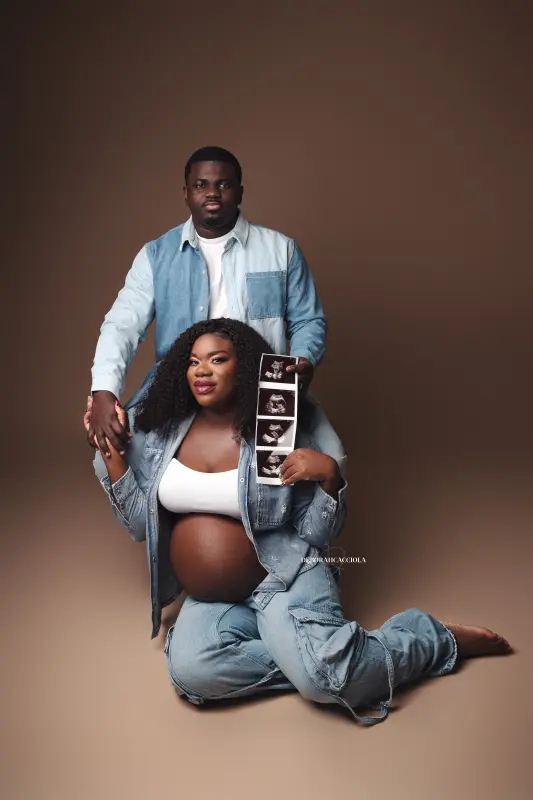 Portrait grossesse à Orléans, instant de grossesse, plan vertical élégant, en couleur